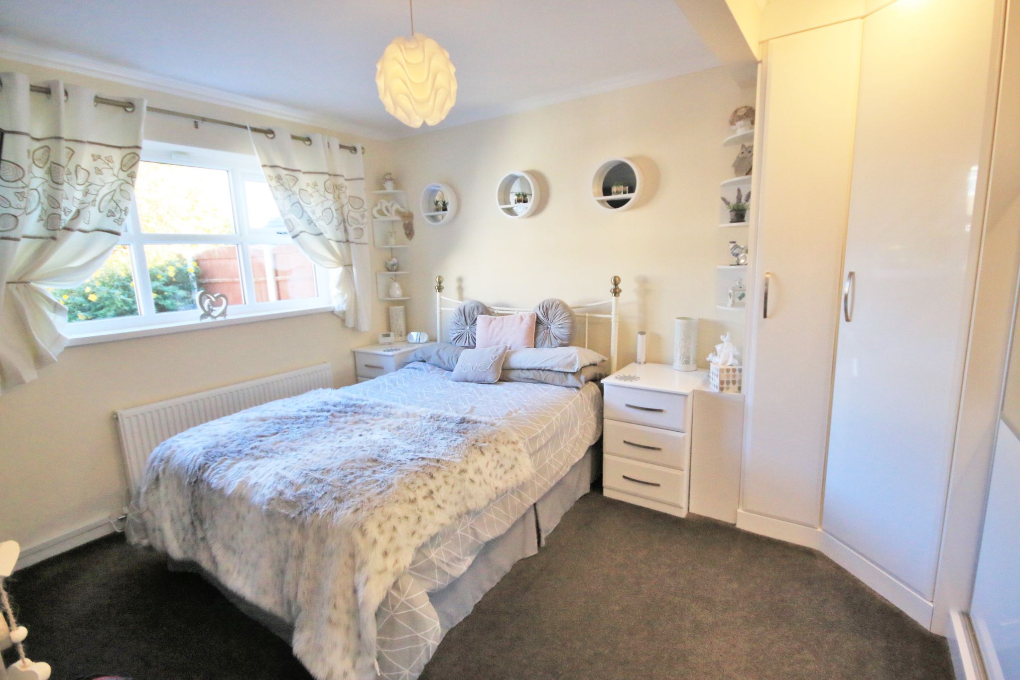 3 bedroom semi-detached bungalow Let in Wigan - Photograph 11.