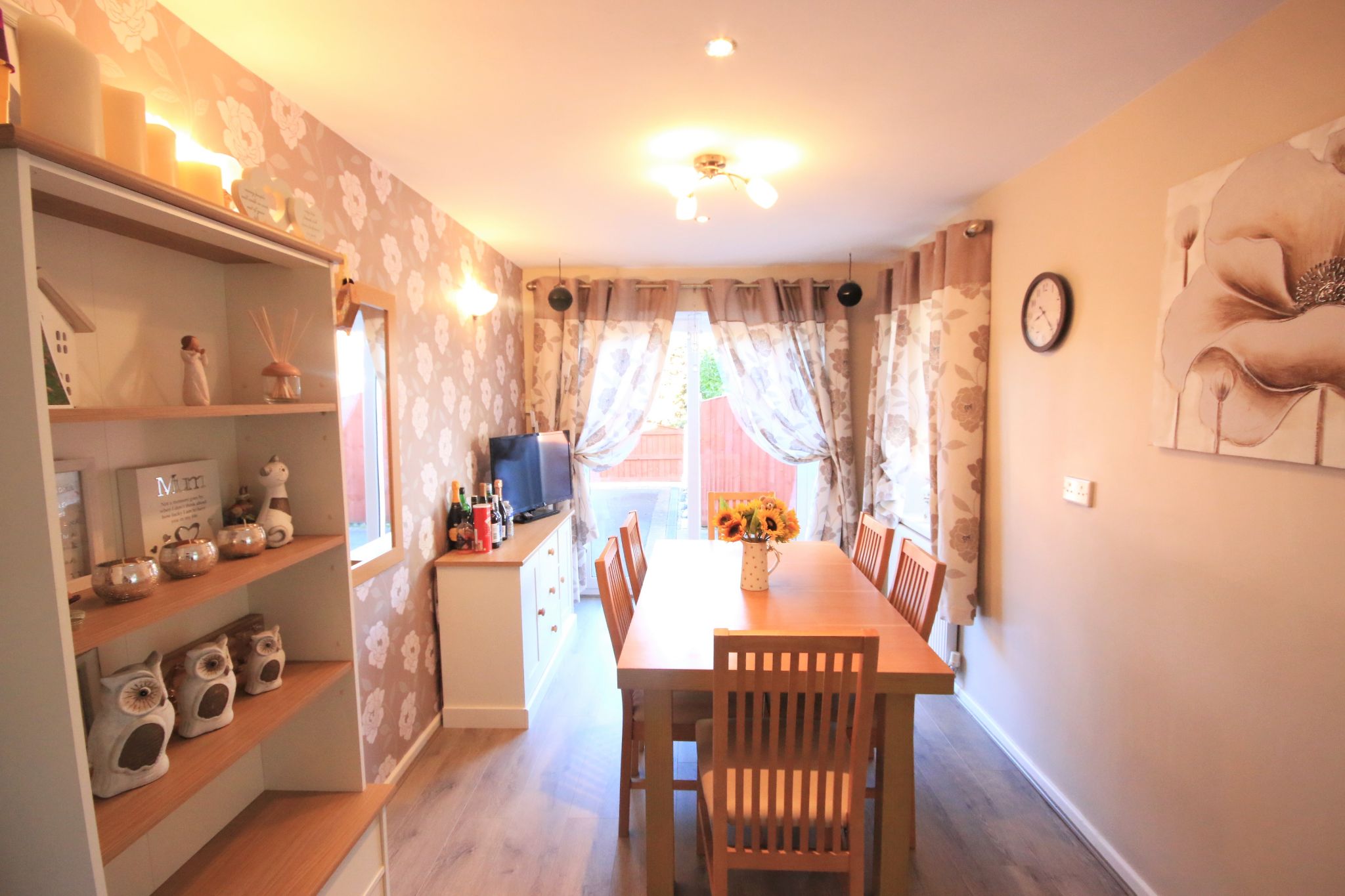 3 bedroom semi-detached bungalow Let in Wigan - Photograph 7.