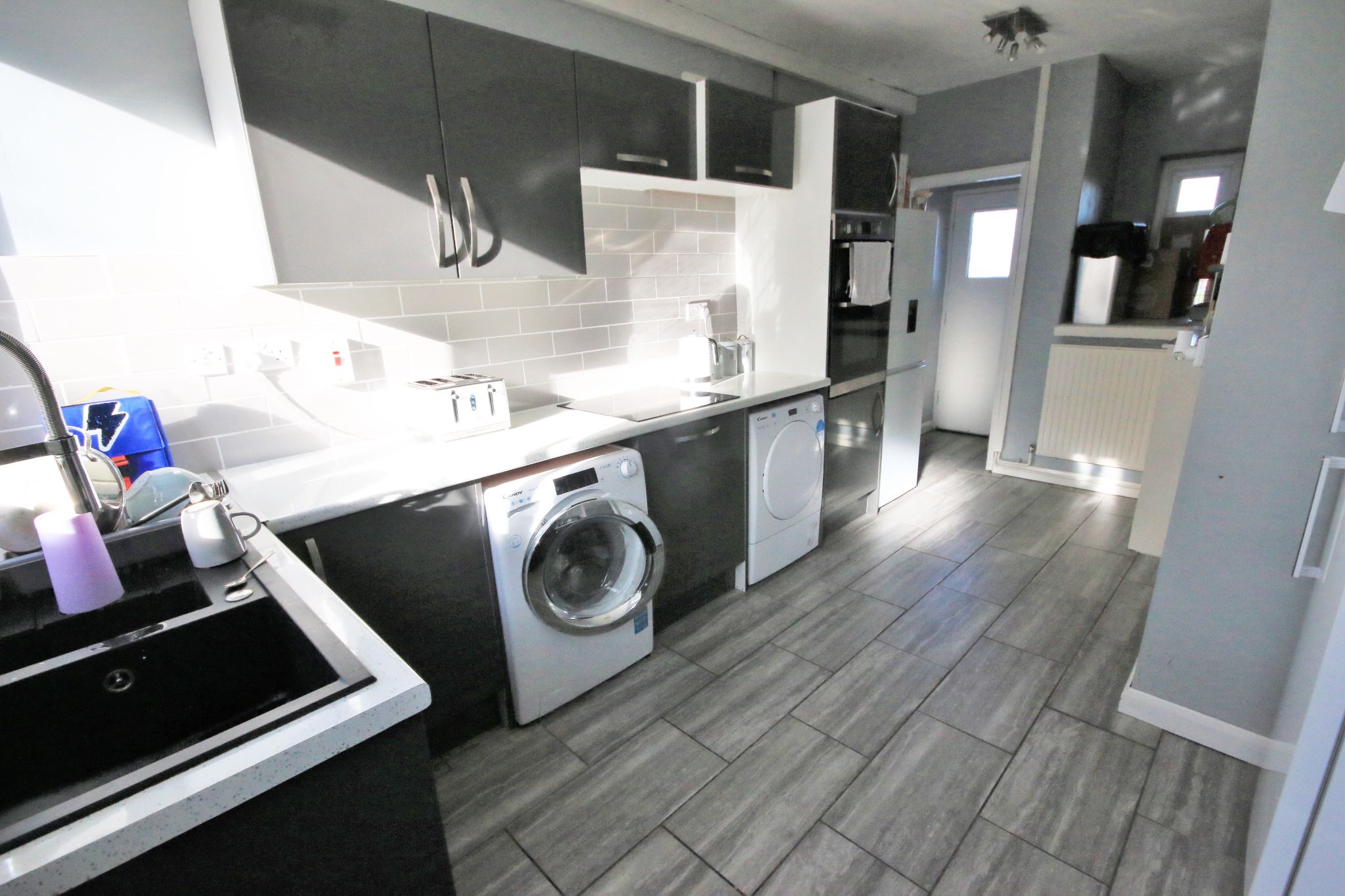 3 bedroom town house To Let in Wigan - Photograph 4.