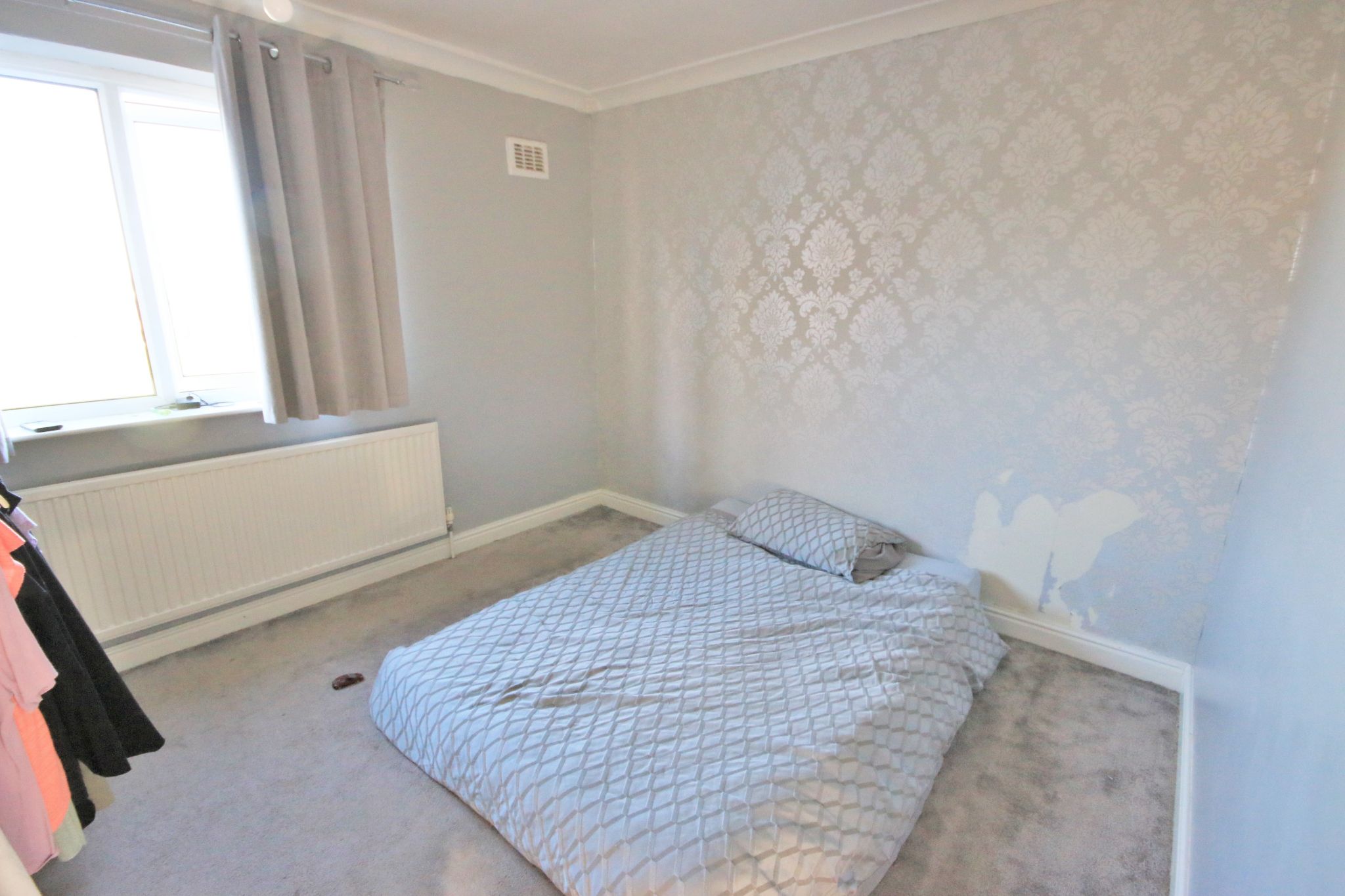 3 bedroom town house To Let in Wigan - Photograph 7.