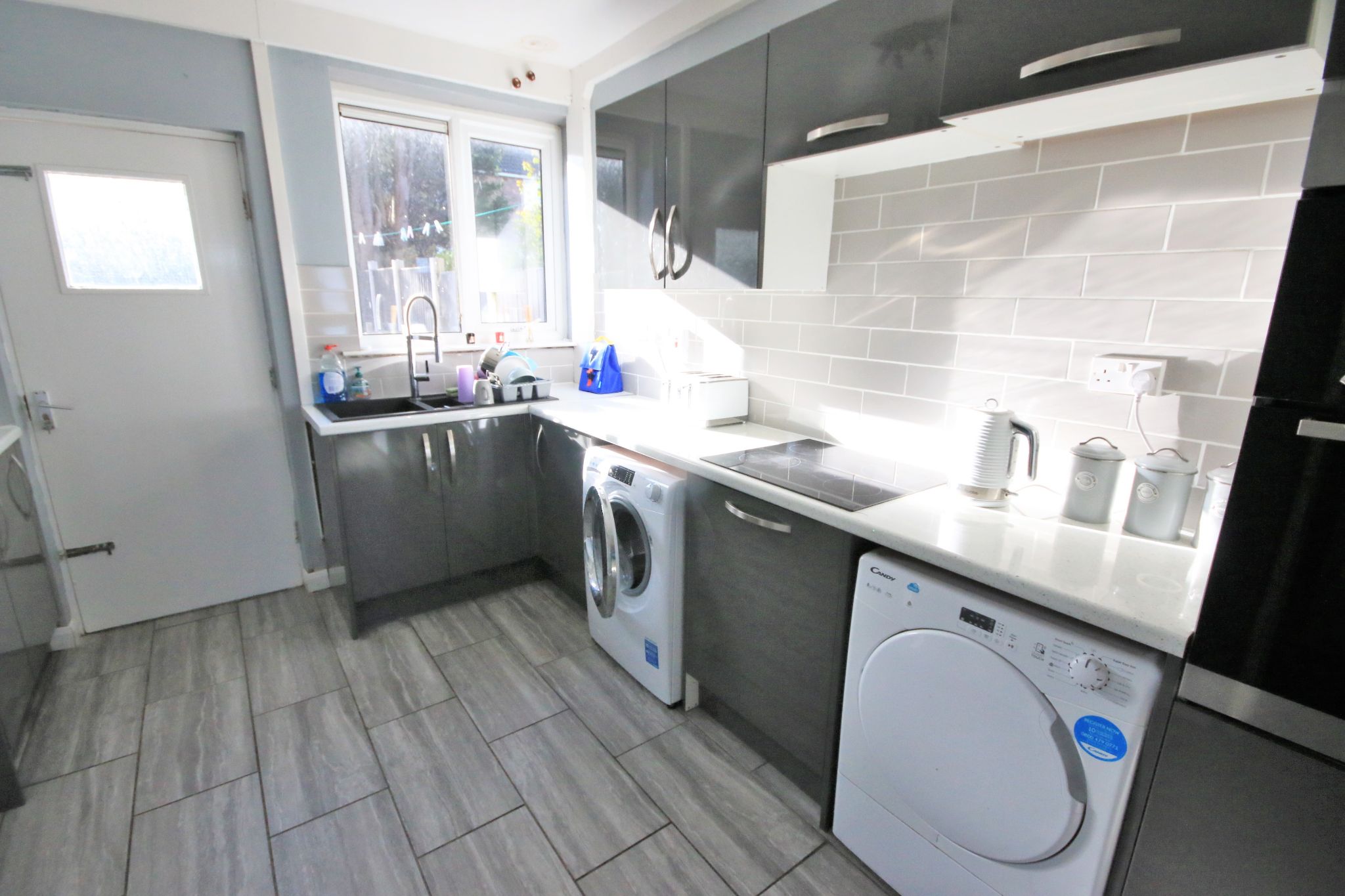 3 bedroom town house To Let in Wigan - Photograph 6.