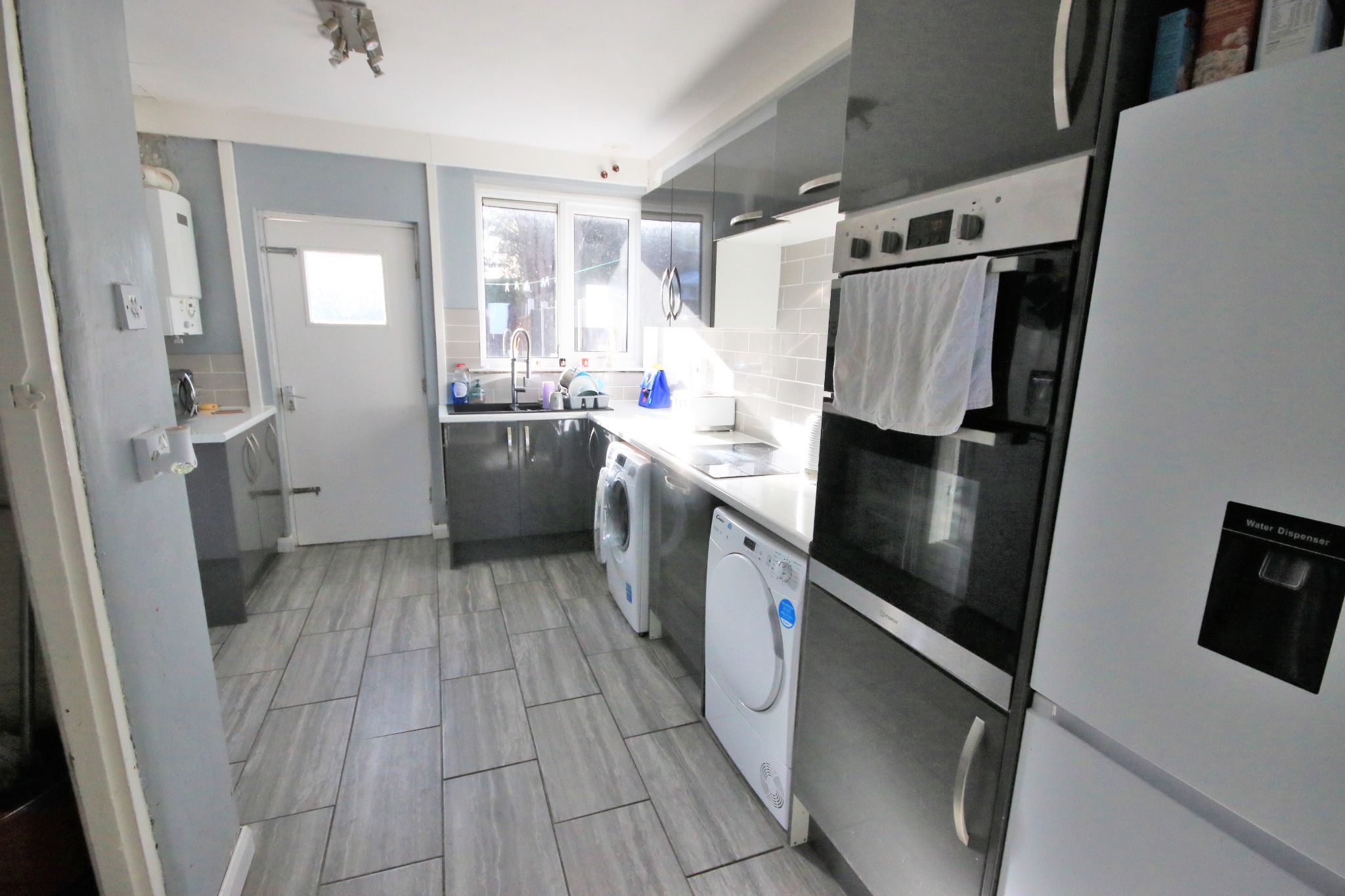 3 bedroom town house To Let in Wigan - Photograph 5.