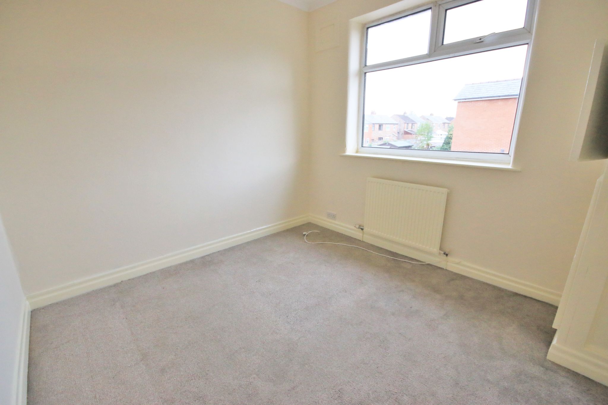 3 bedroom semi-detached house Let in Wigan - Photograph 8.