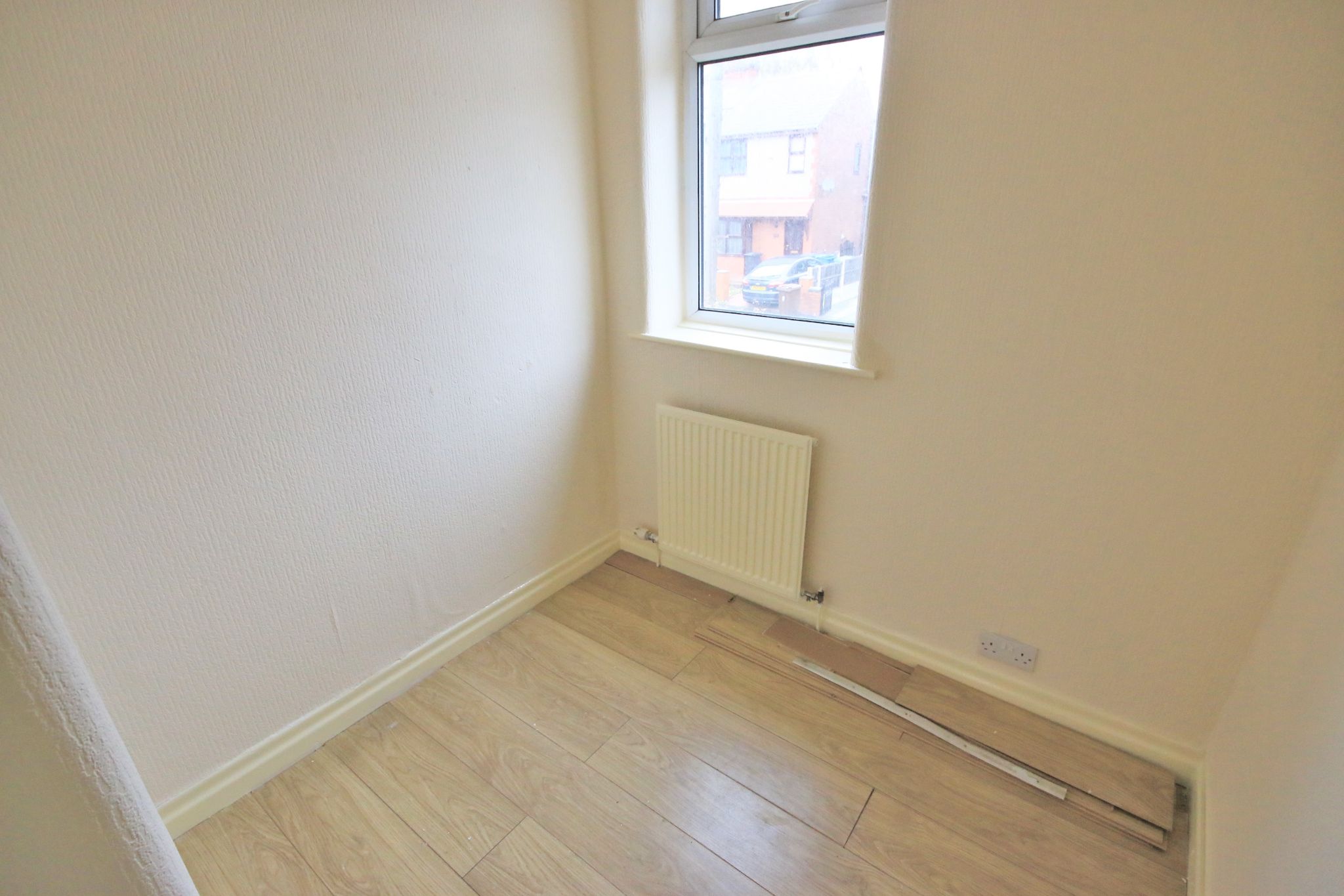 3 bedroom semi-detached house Let in Wigan - Photograph 10.