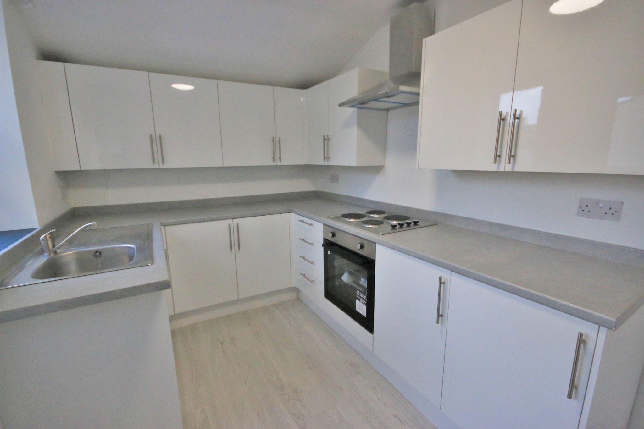 3 bedroom mid terraced house Let in Wigan - Photograph 11.