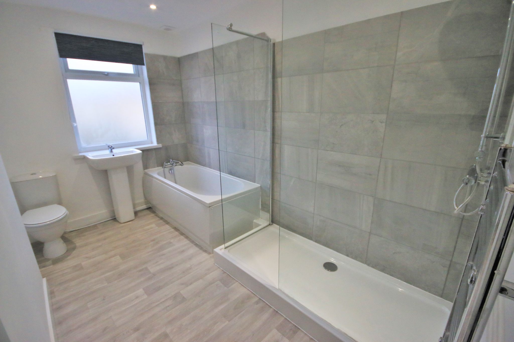 3 bedroom mid terraced house Let in Wigan - Photograph 15.