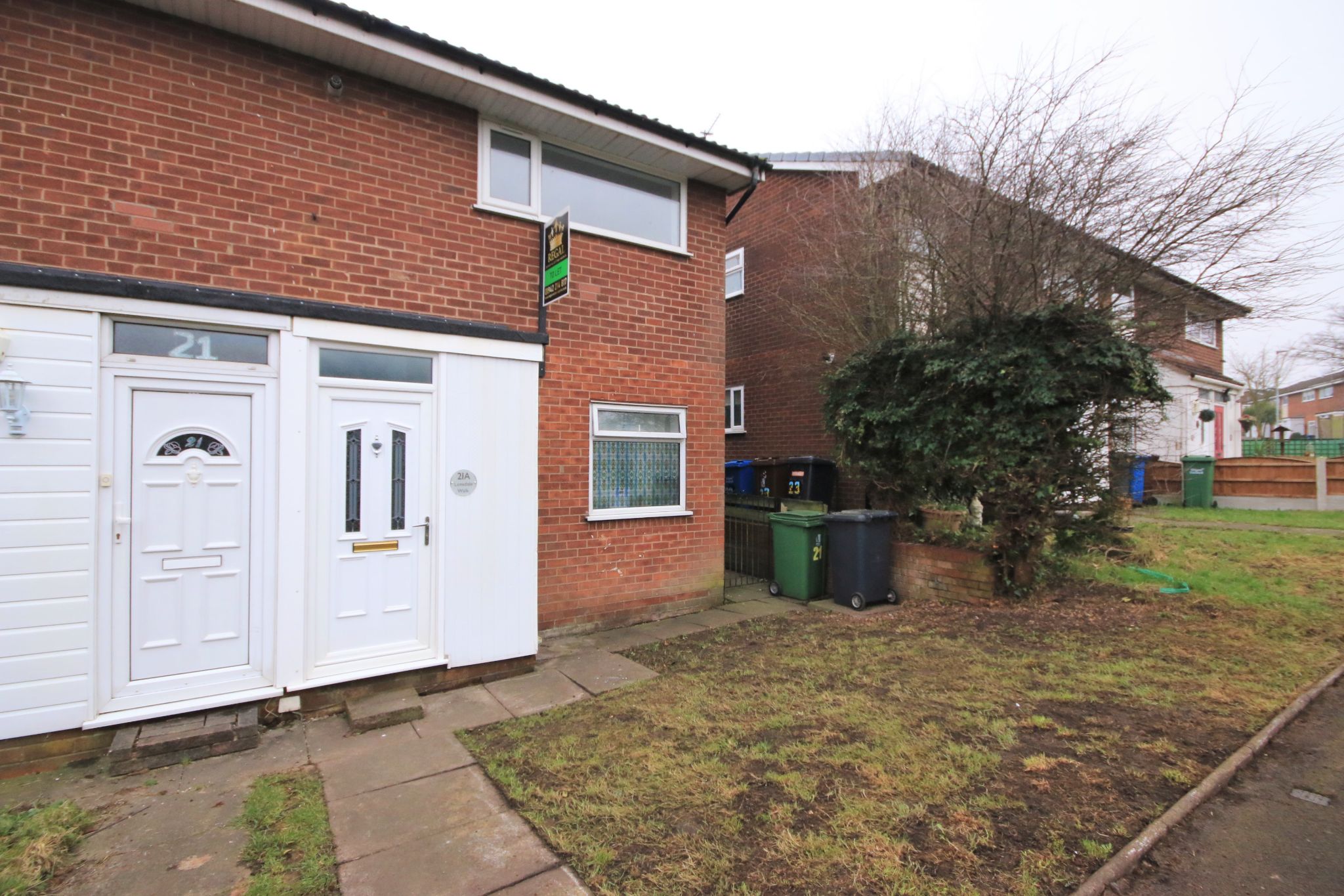 2 bedroom apartment flat/apartment Let in Wigan - Photograph 1.
