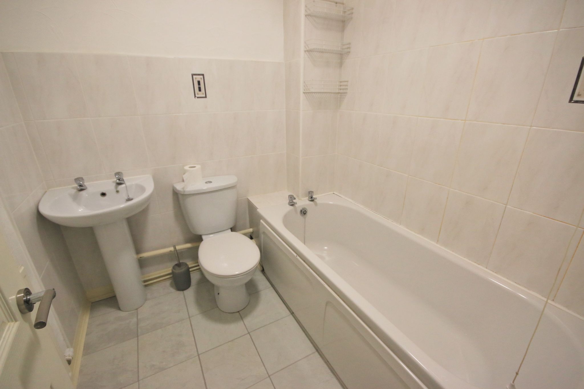 2 bedroom apartment flat/apartment Let in Wigan - Photograph 6.