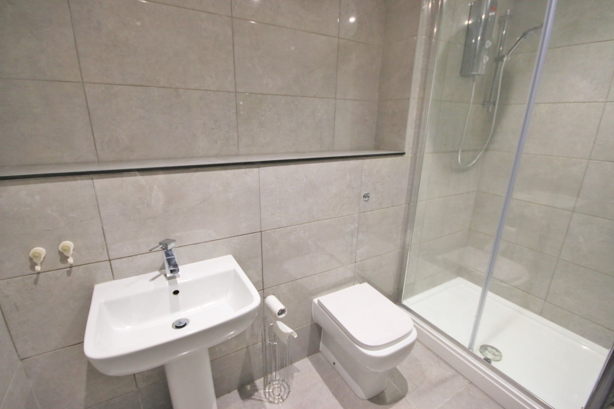 2 bedroom apartment flat/apartment Let in Formby - Photograph 9.