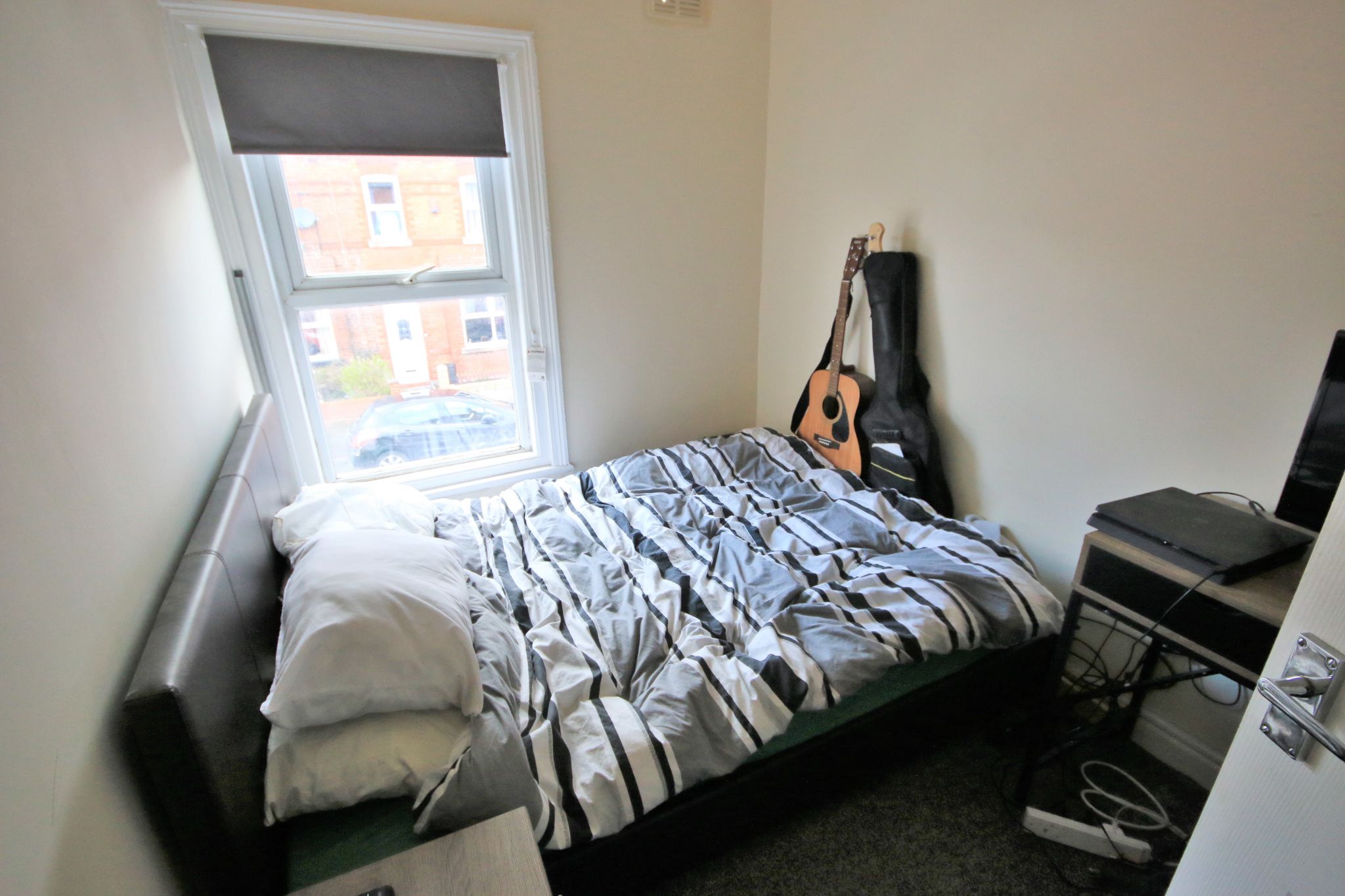 3 bedroom mid terraced house Let in Wigan - Photograph 5.