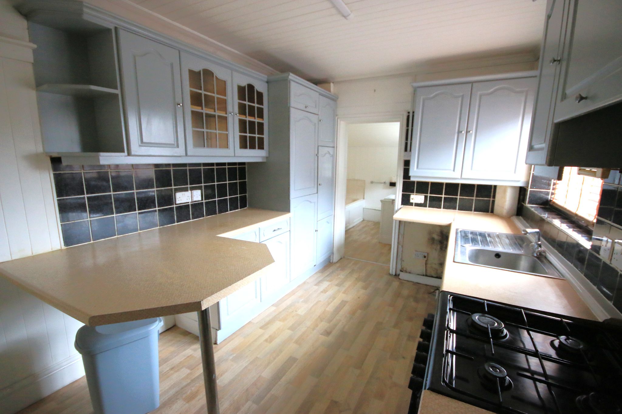 3 bedroom end terraced house Let in Wigan - Photograph 6.