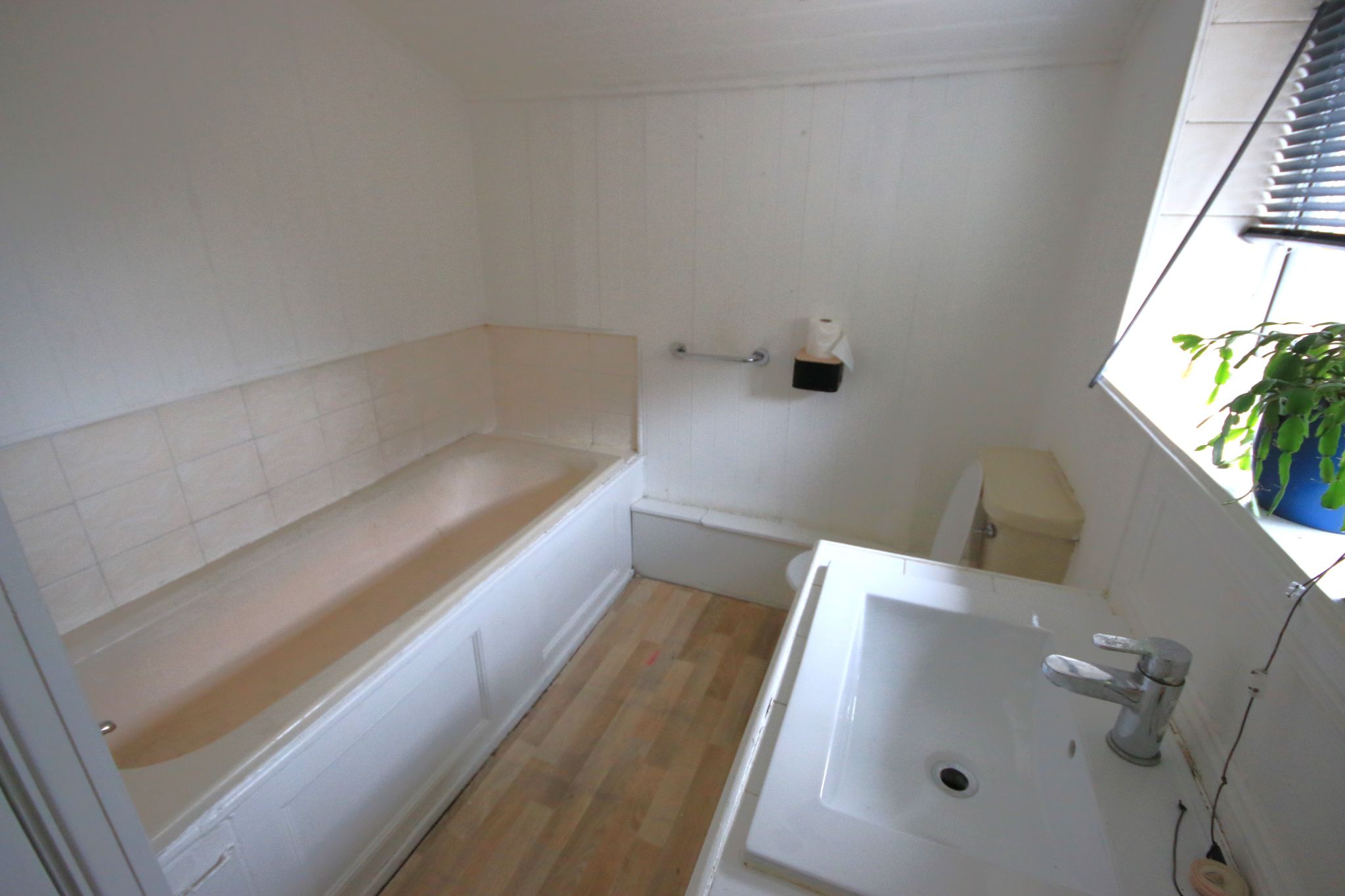 3 bedroom end terraced house Let in Wigan - Photograph 7.