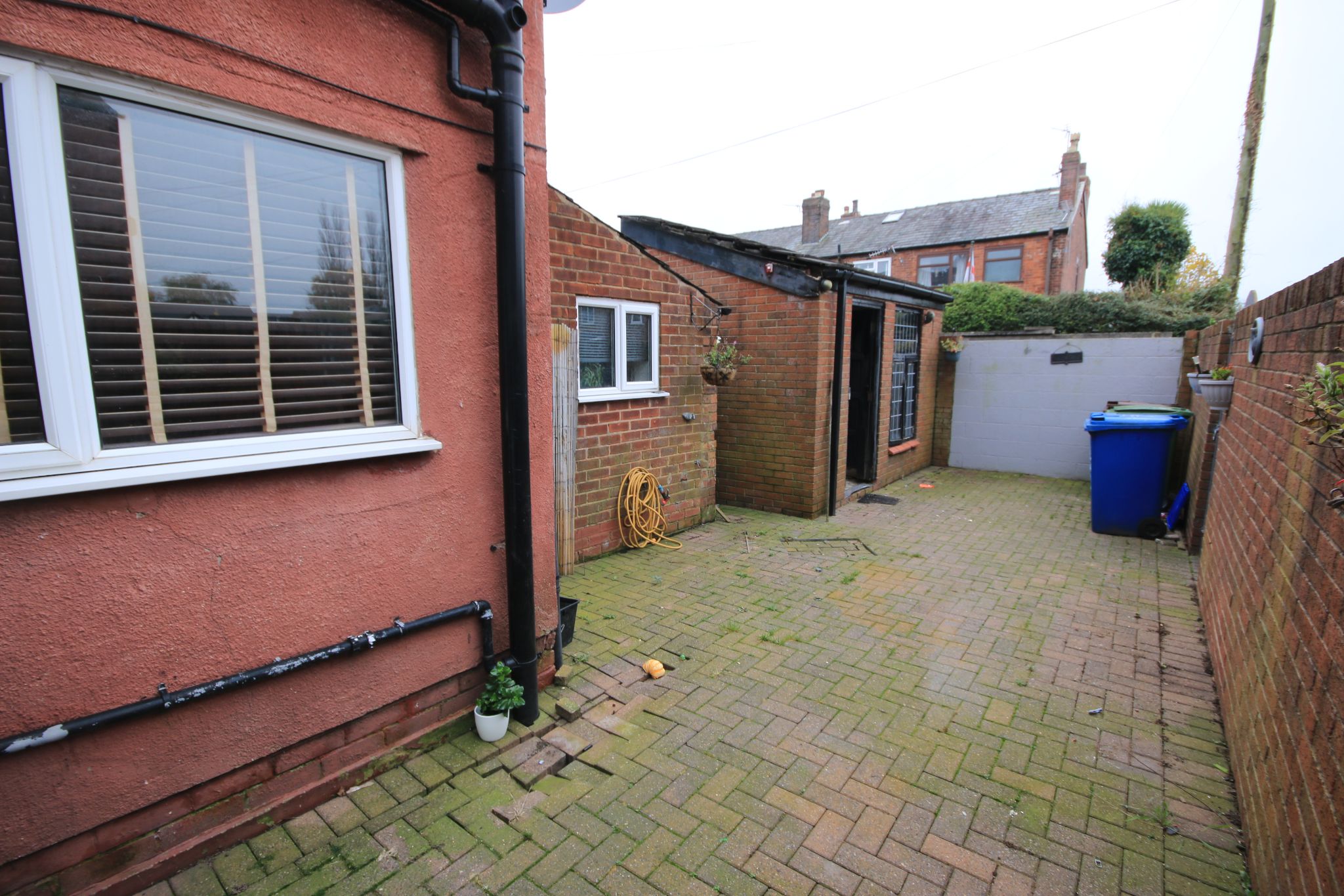 3 bedroom end terraced house Let in Wigan - Photograph 14.