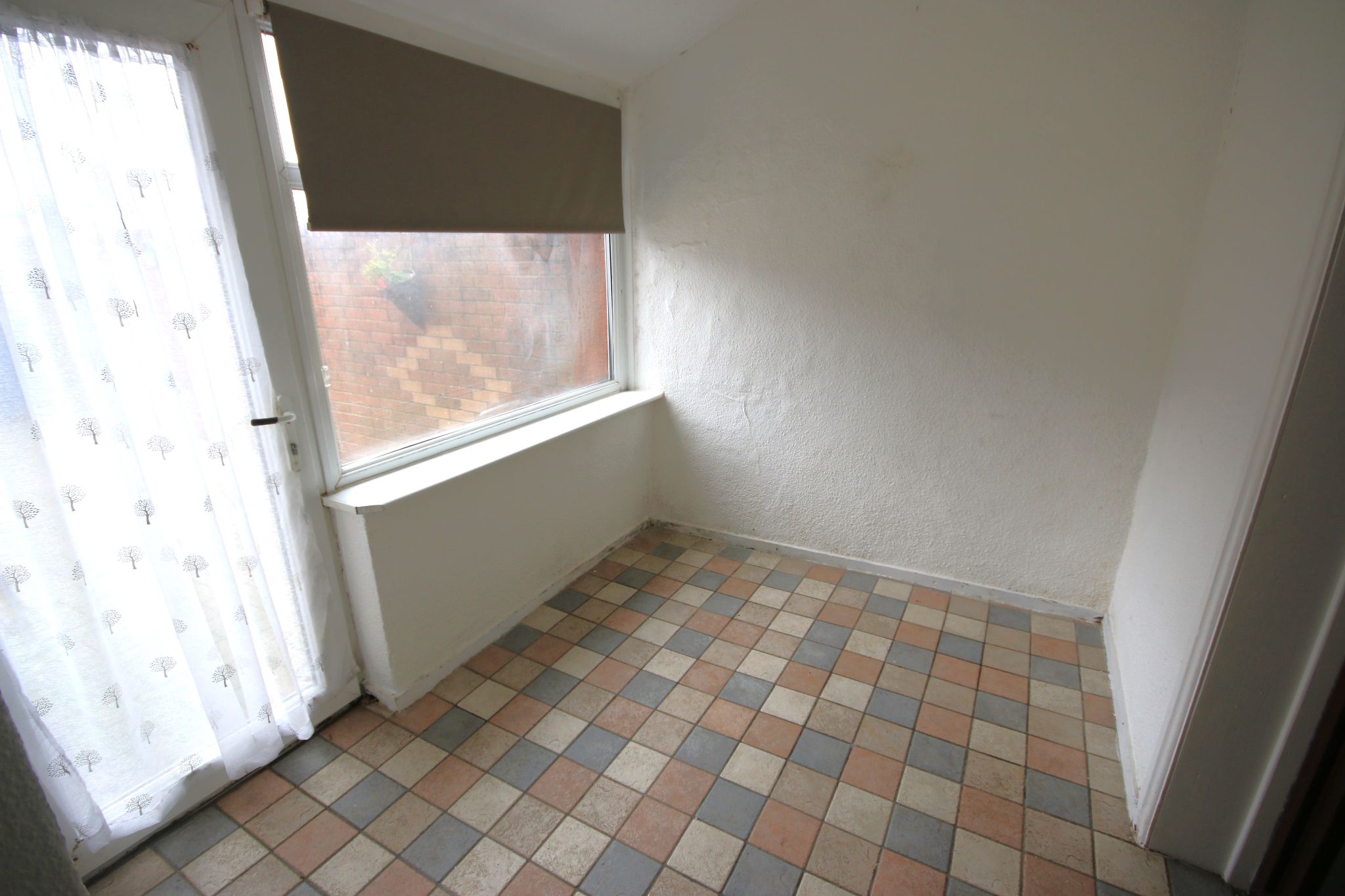 3 bedroom end terraced house Let in Wigan - Photograph 8.