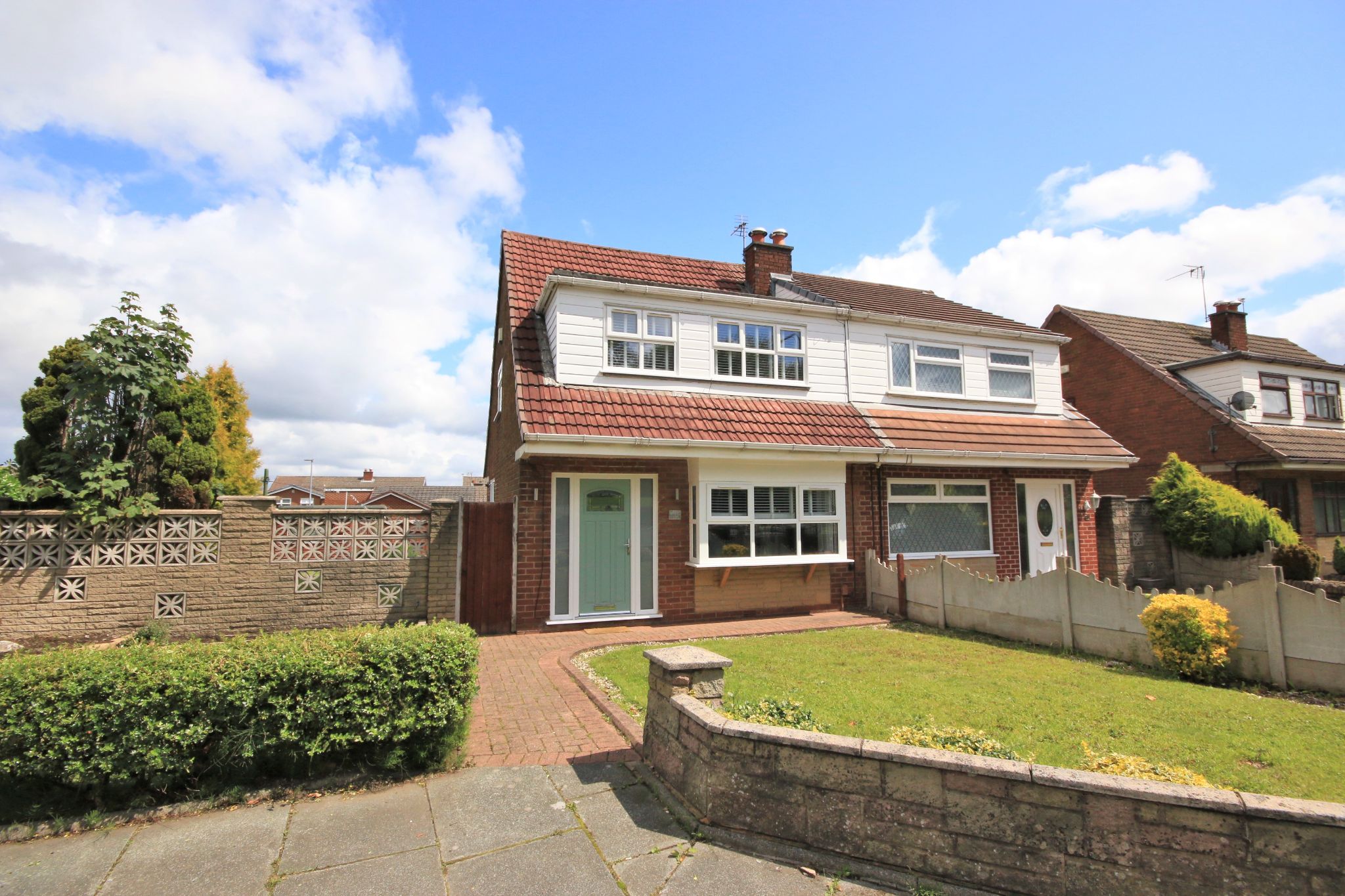 3 bedroom semi-detached house Let in Wigan - Photograph 1.