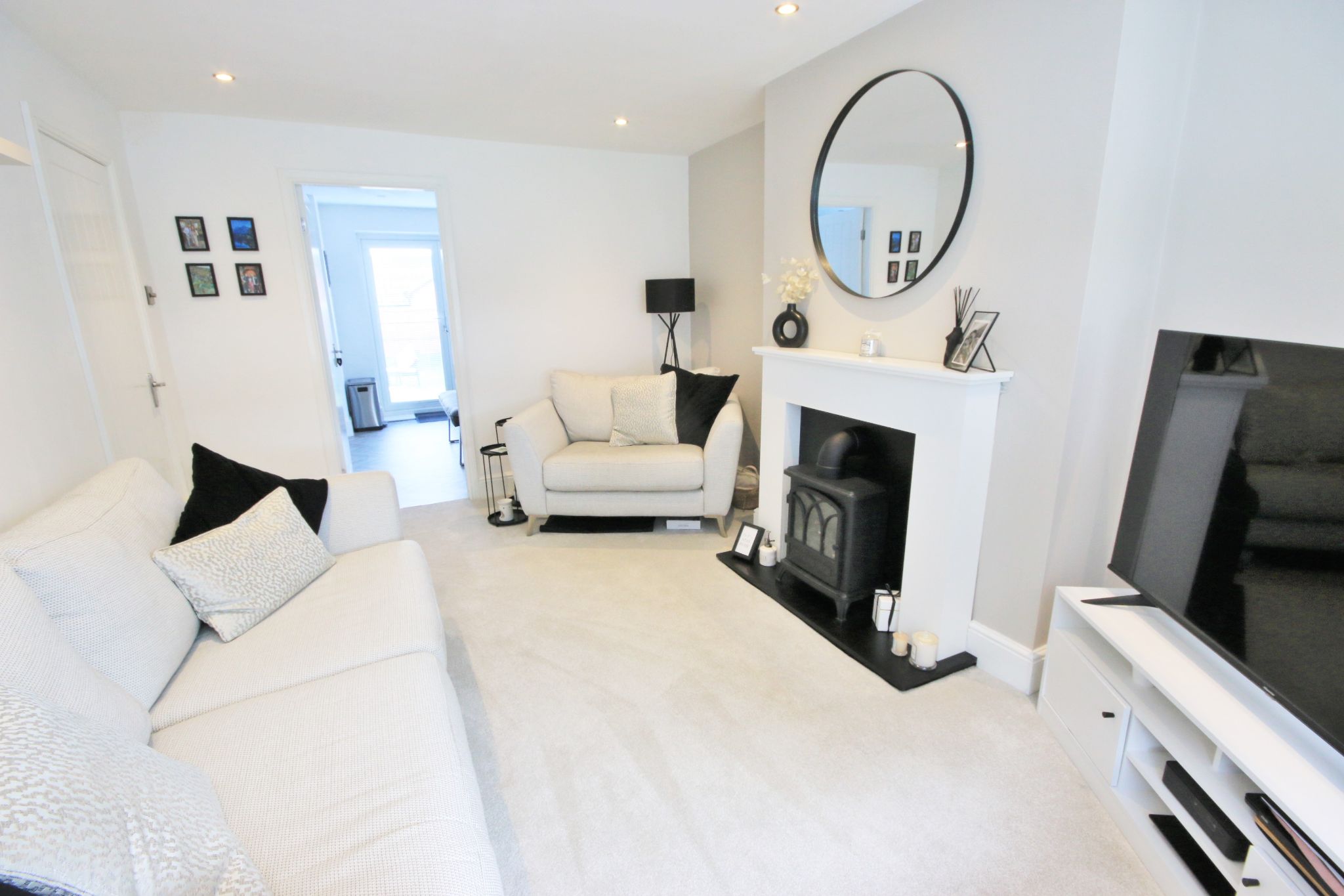 3 bedroom semi-detached house Let in Wigan - Photograph 6.
