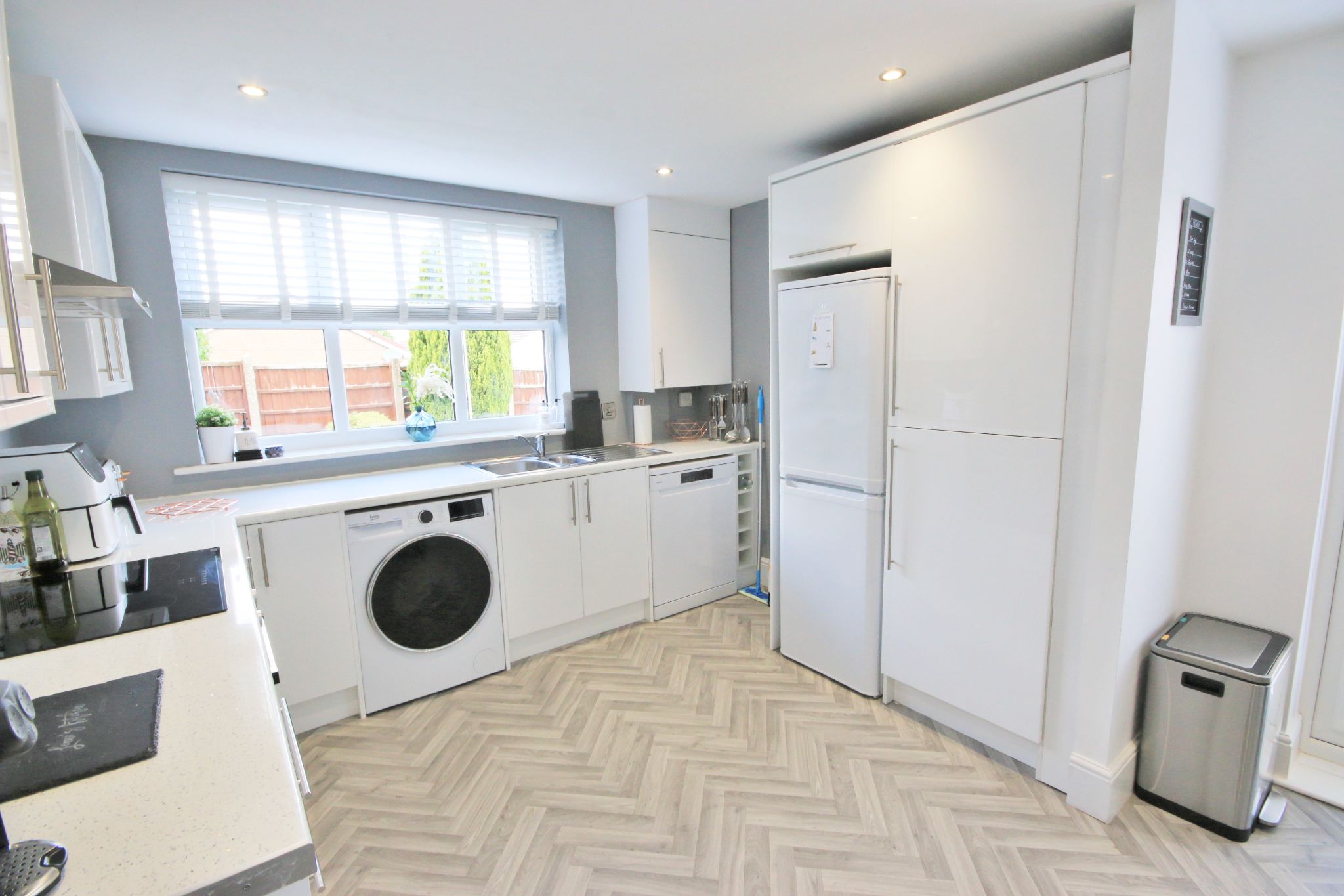 3 bedroom semi-detached house Let in Wigan - Photograph 9.