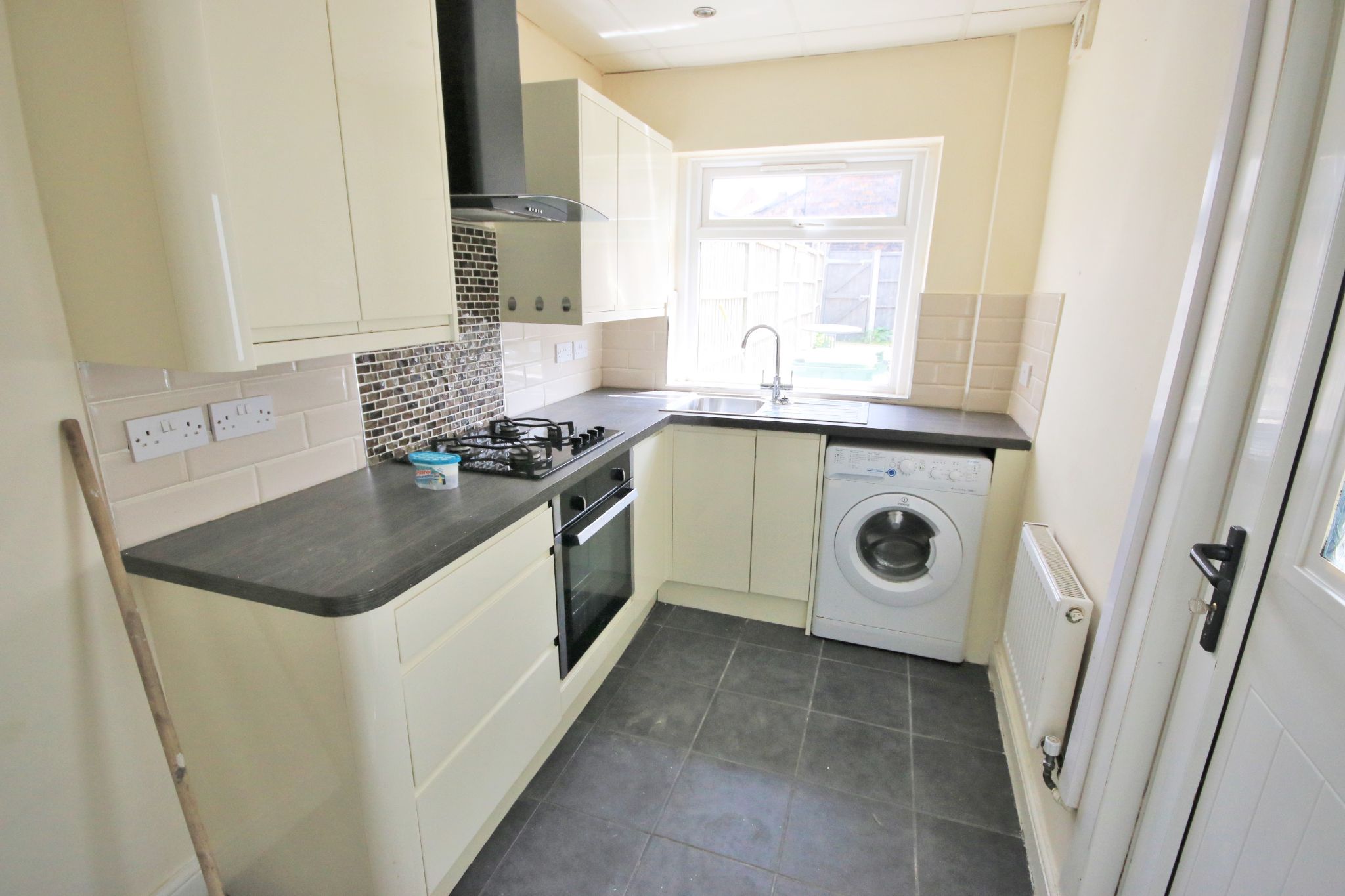 3 bedroom mid terraced house Let in Wigan - Photograph 6.