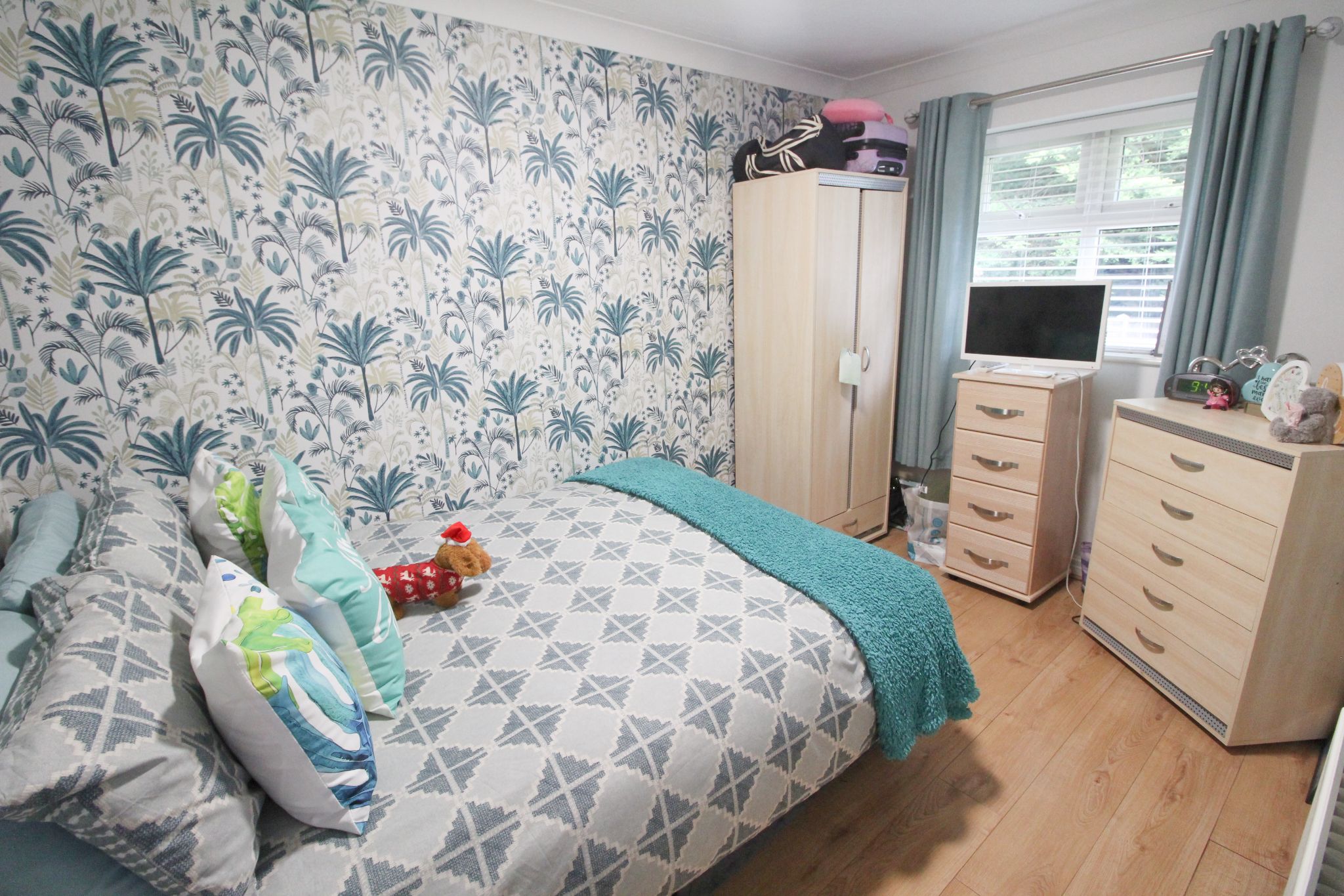 2 bedroom detached bungalow To Let in Wigan - Photograph 7.