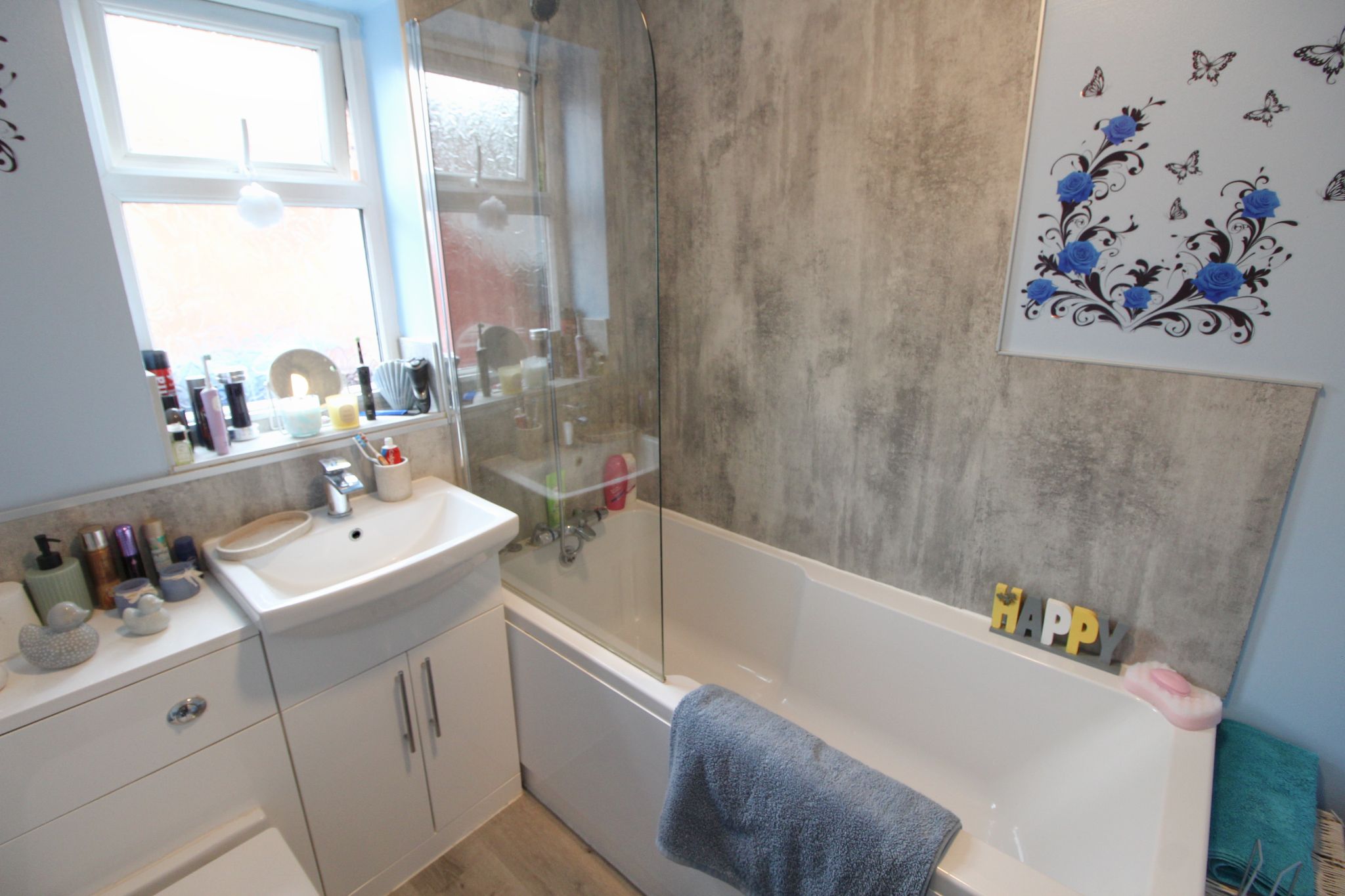 2 bedroom detached bungalow To Let in Wigan - Photograph 8.