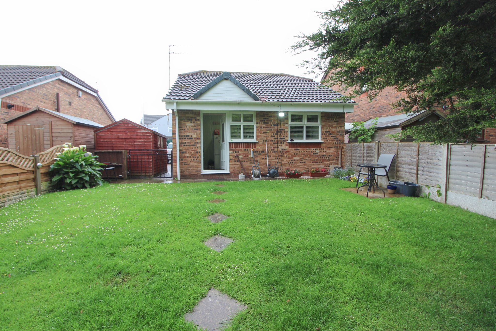 2 bedroom detached bungalow To Let in Wigan - Photograph 11.
