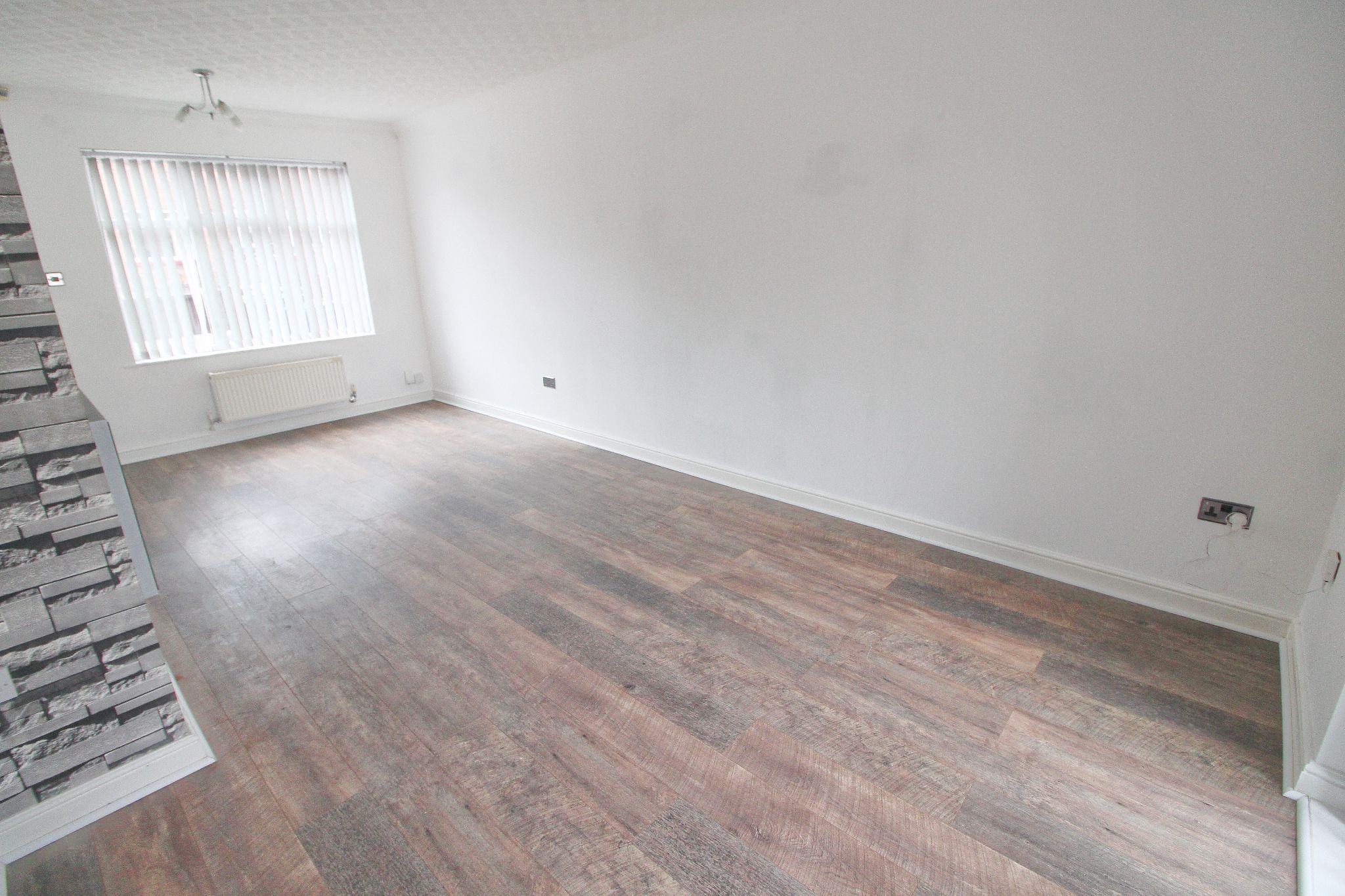 3 bedroom mid terraced house Let in Wigan - Photograph 2.