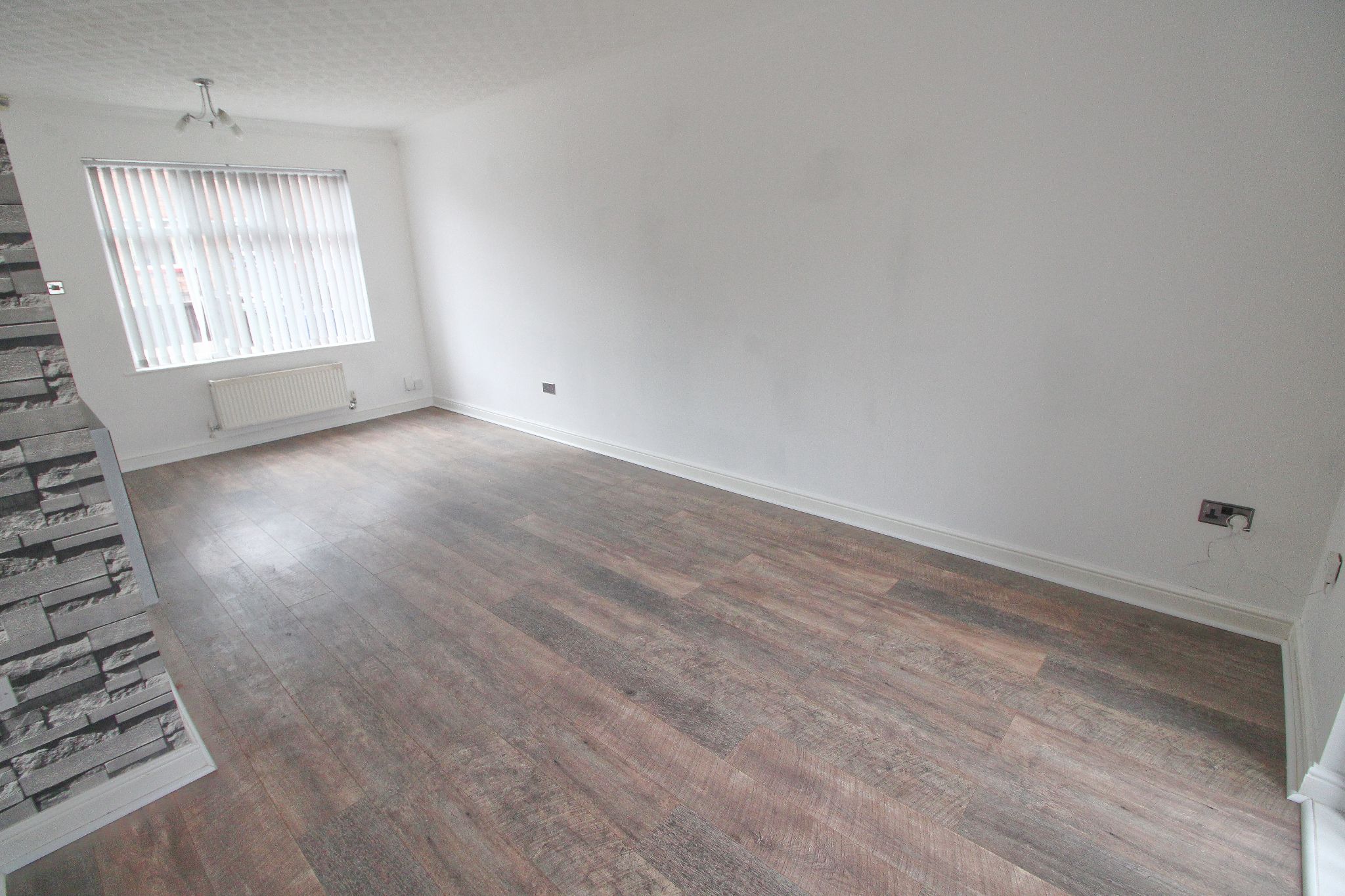 3 bedroom mid terraced house Let in Wigan - Photograph 3.