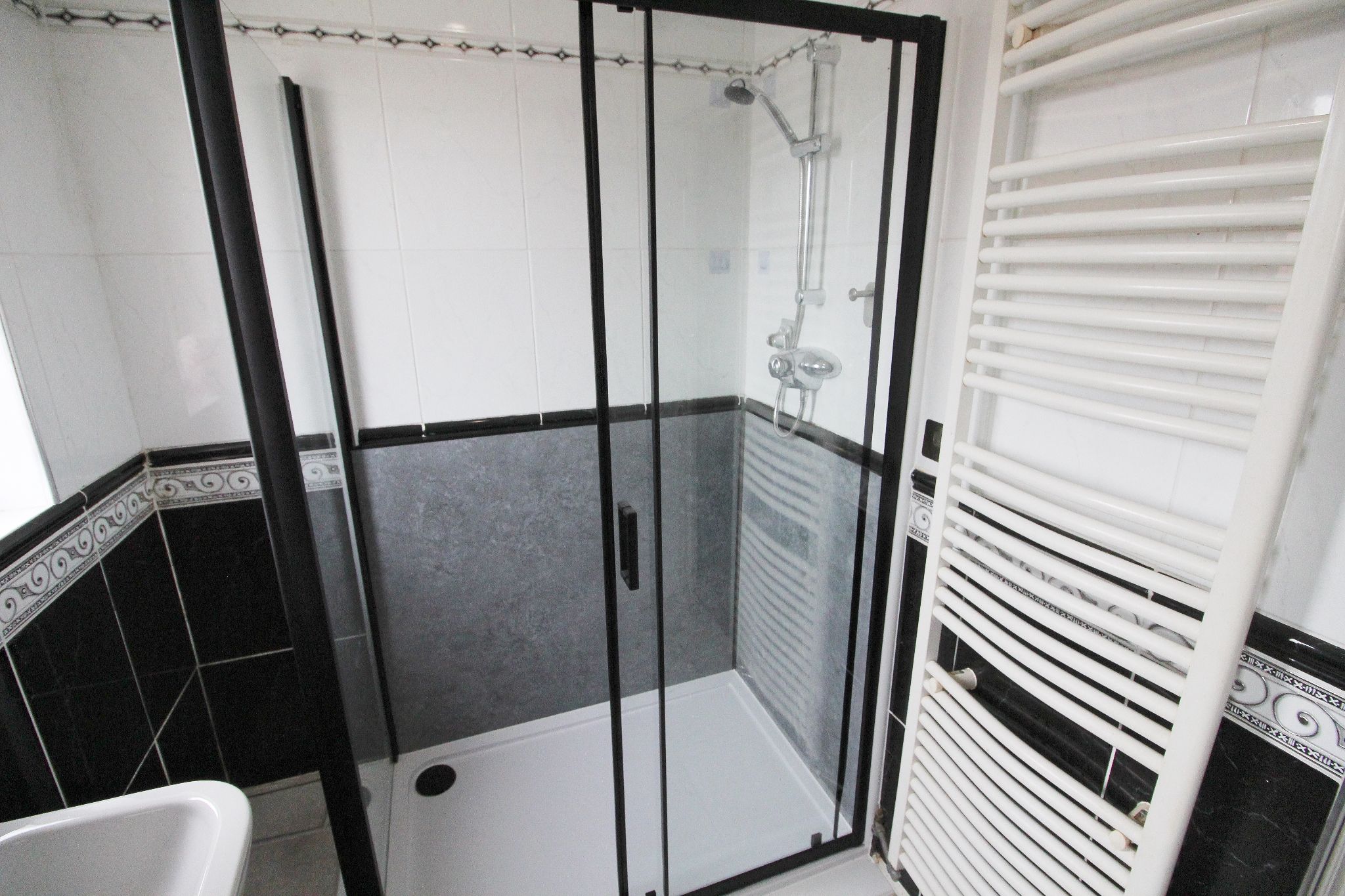 3 bedroom mid terraced house Let in Wigan - Photograph 14.