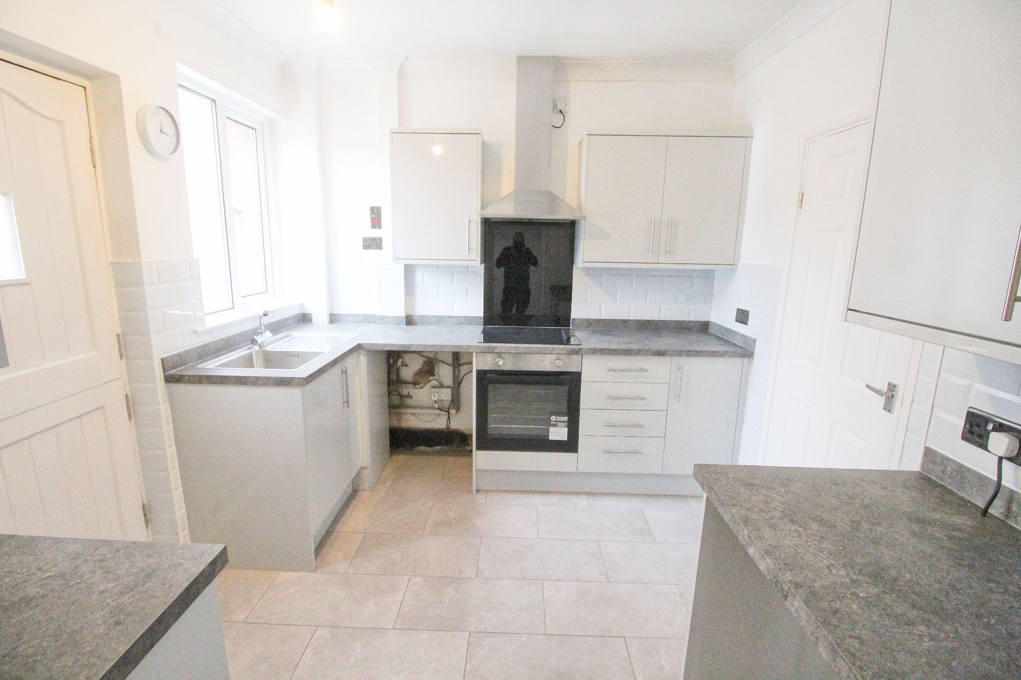 3 bedroom mid terraced house Let in Wigan - Photograph 6.