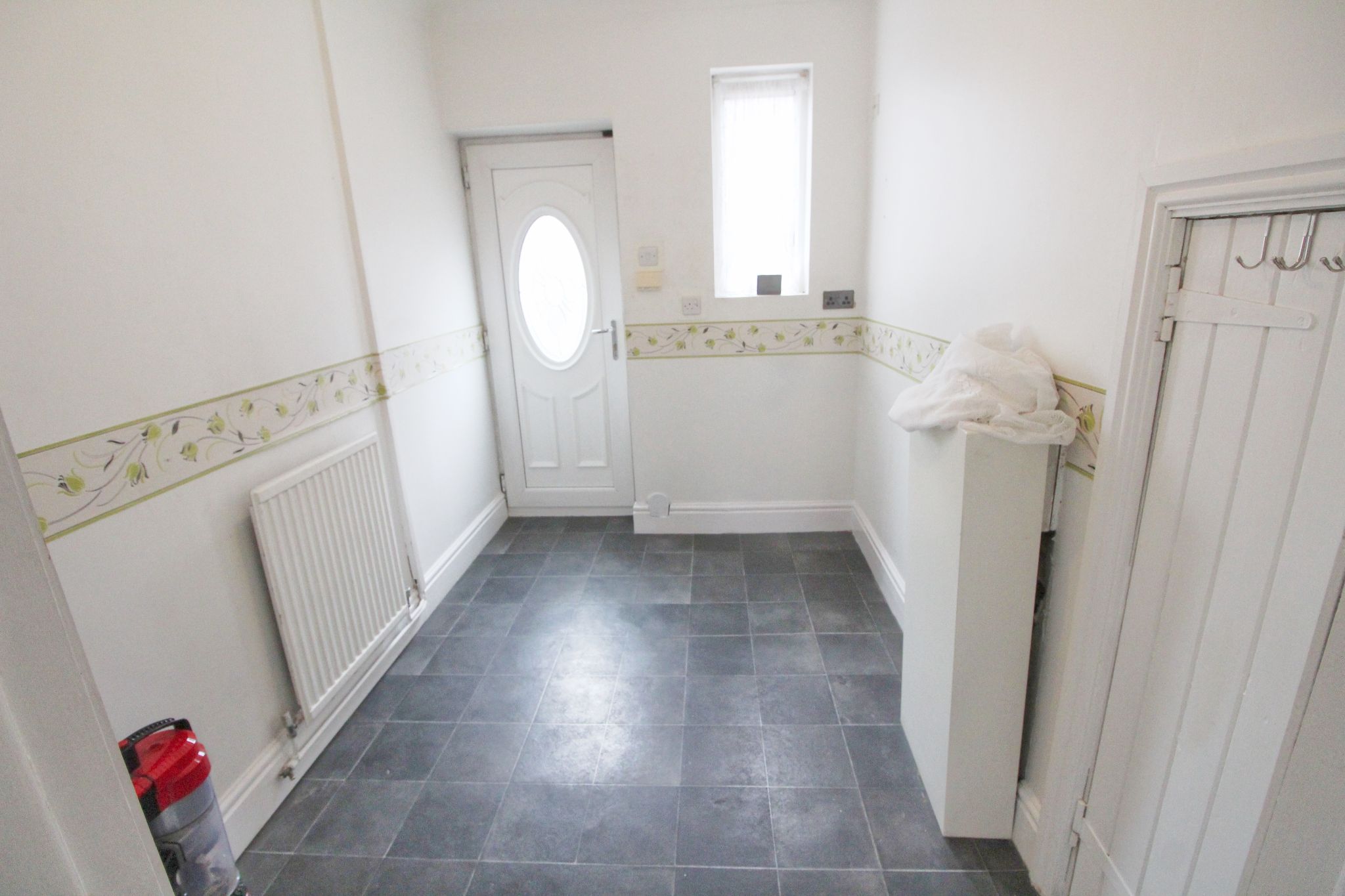 3 bedroom mid terraced house Let in Wigan - Photograph 9.