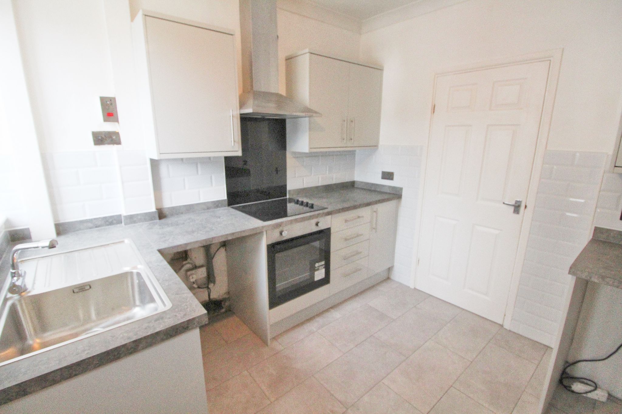 3 bedroom mid terraced house Let in Wigan - Photograph 7.