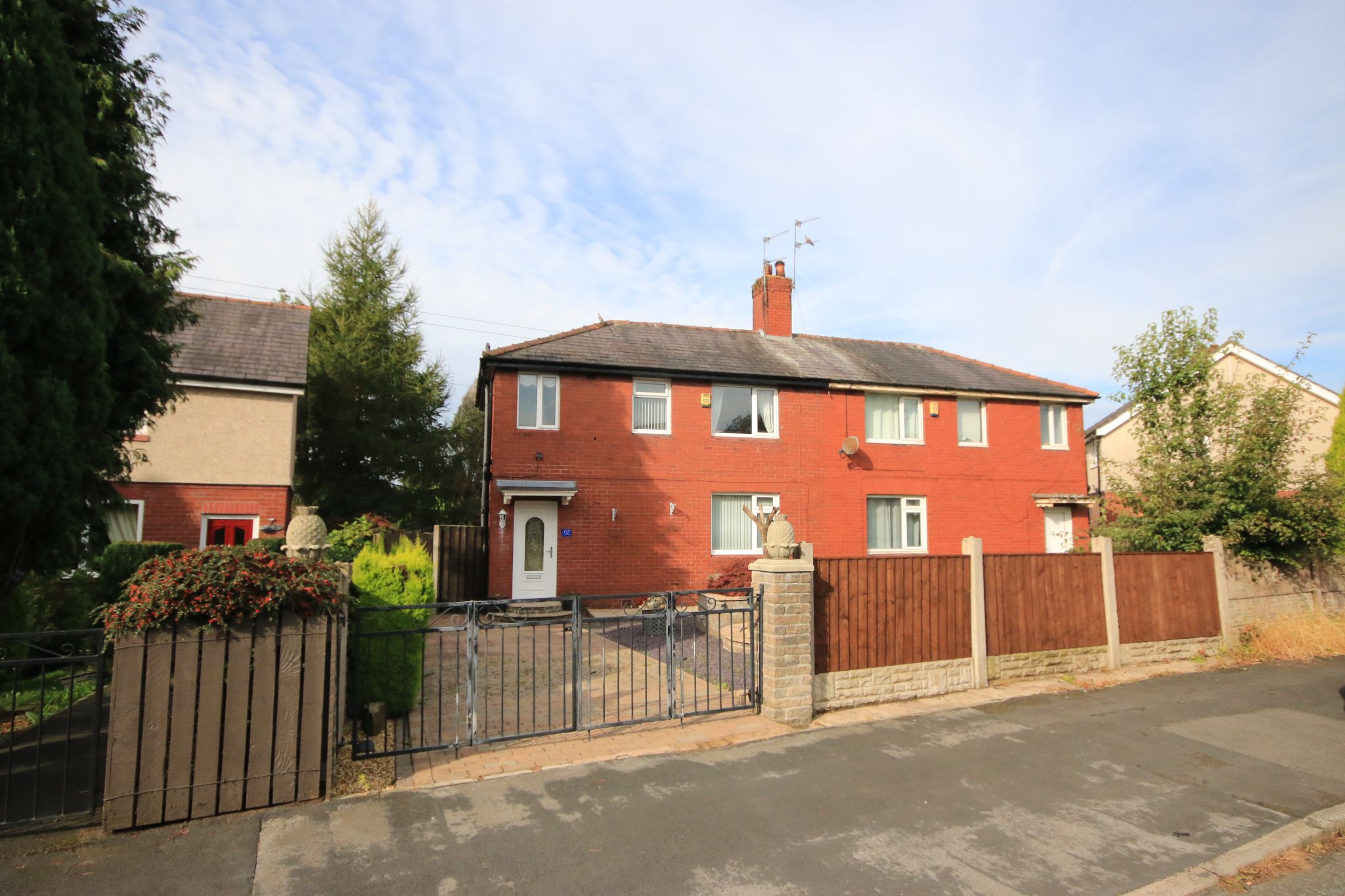 3 bedroom semi-detached house Let in Wigan - Photograph 1.