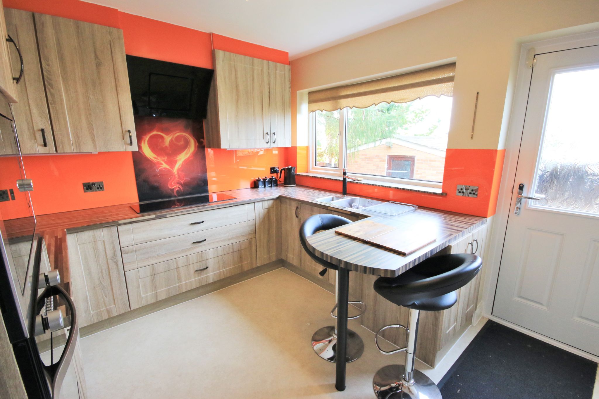 3 bedroom semi-detached house Let in Wigan - Photograph 5.