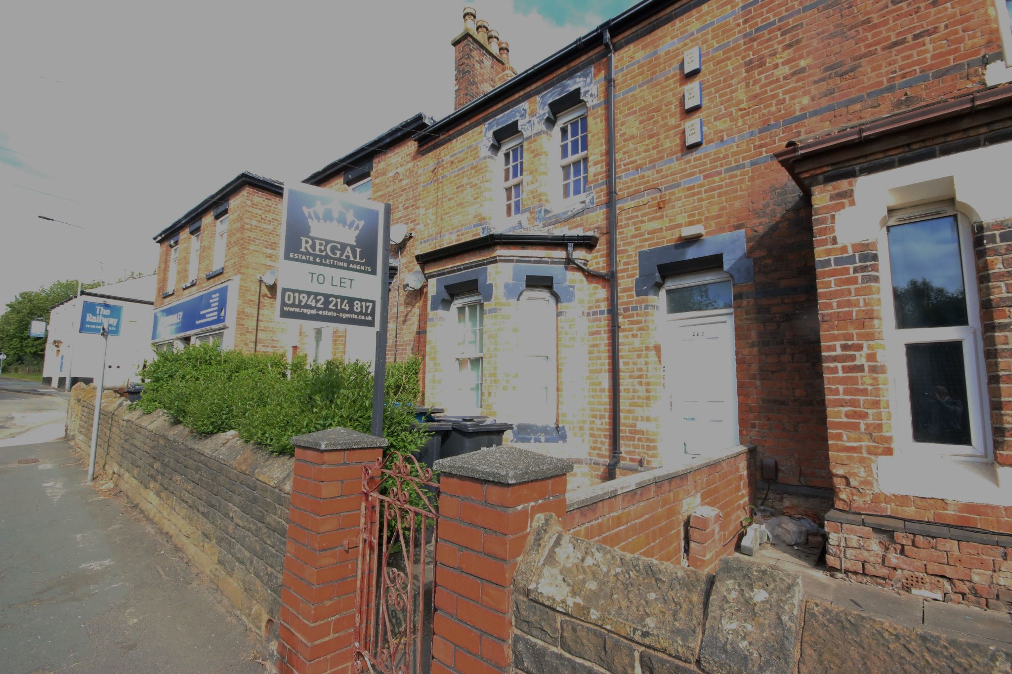 2 bedroom apartment flat/apartment Let in Wigan - Photograph 1.