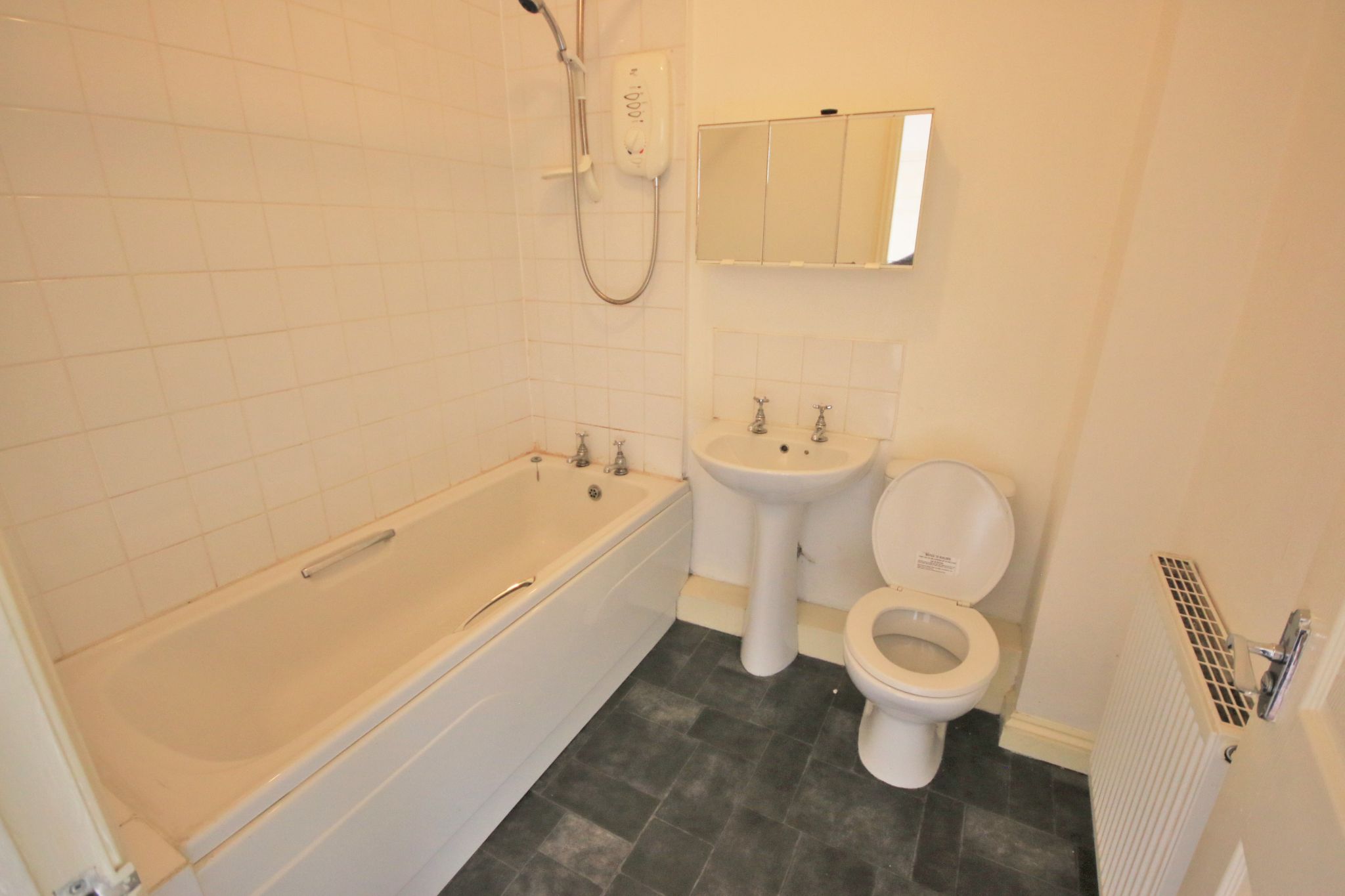 2 bedroom apartment flat/apartment Let in Wigan - Photograph 7.