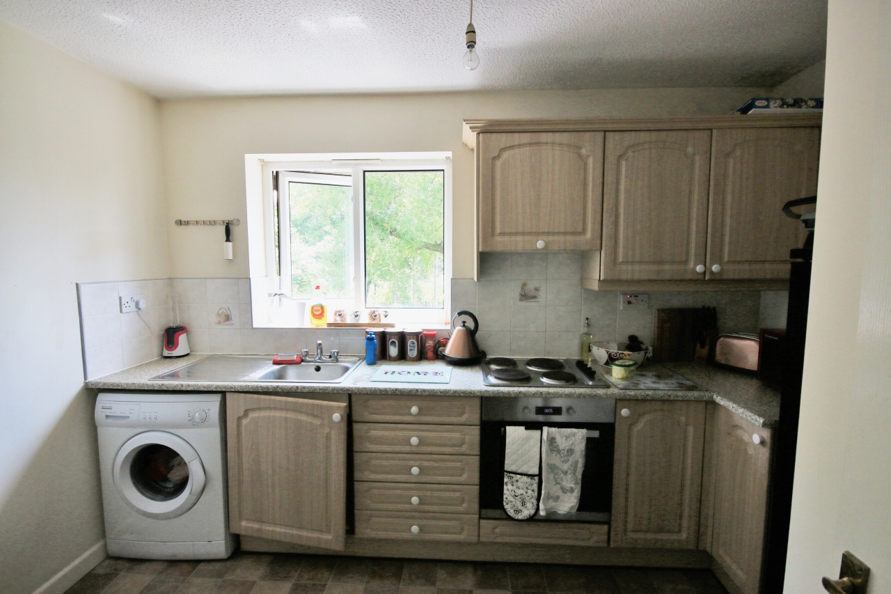2 bedroom apartment flat/apartment Let in Wigan - Photograph 3.