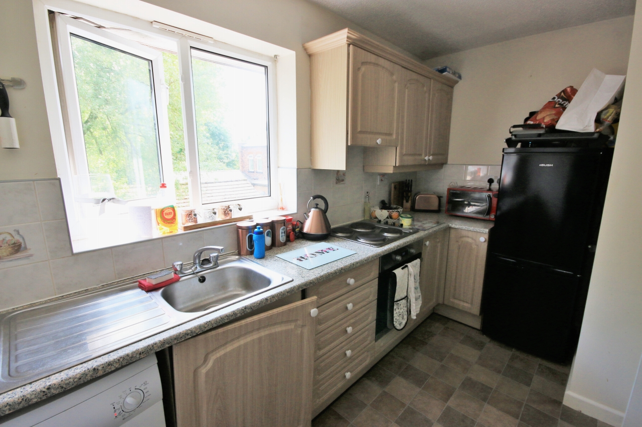 2 bedroom apartment flat/apartment Let in Wigan - Photograph 4.