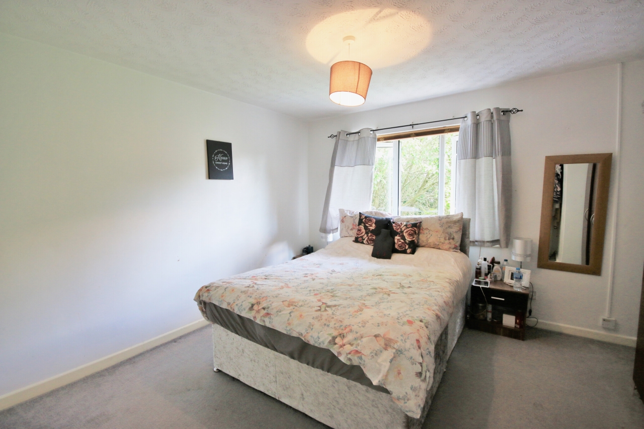 2 bedroom apartment flat/apartment Let in Wigan - Photograph 5.