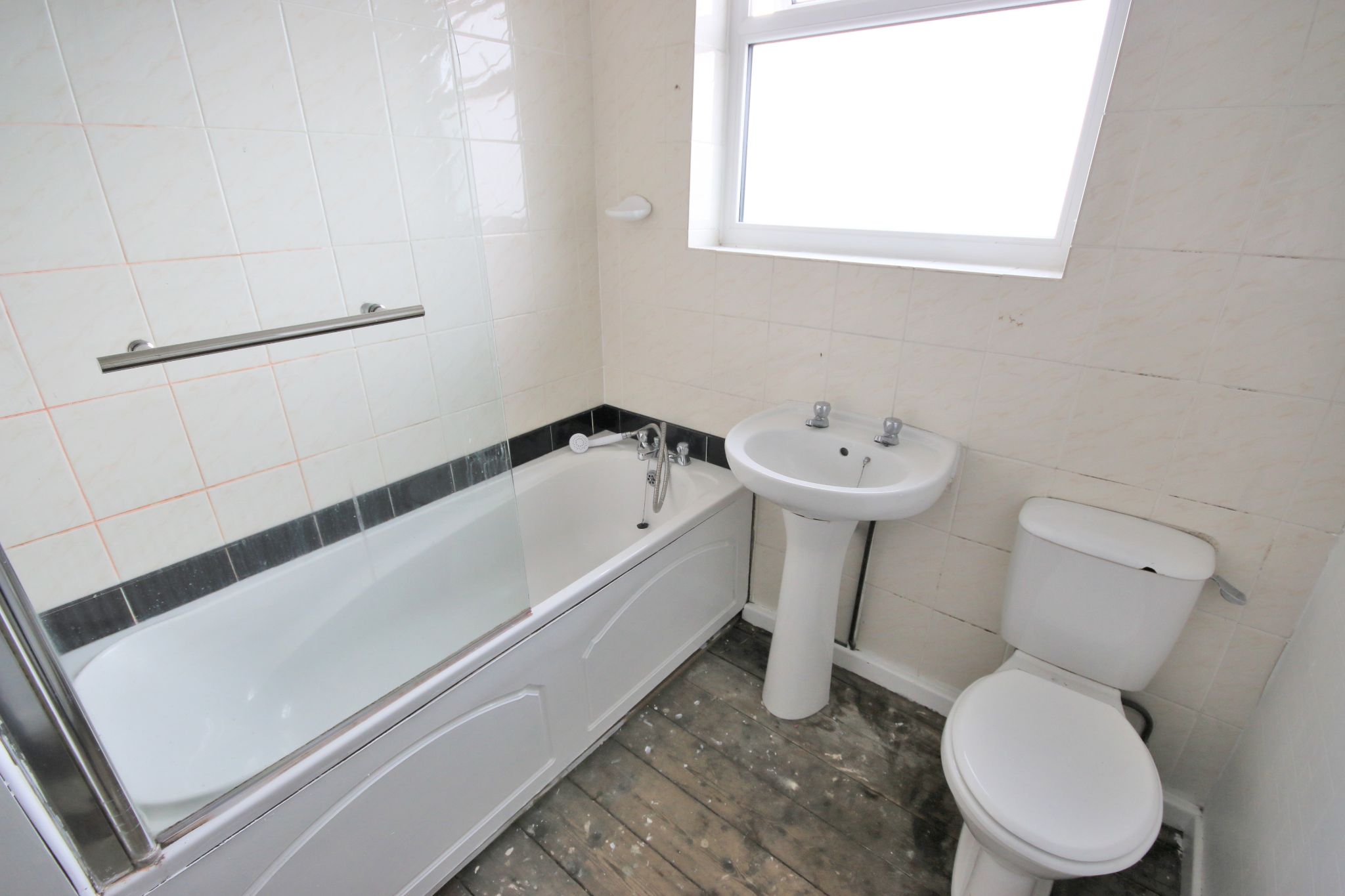 2 bedroom mid terraced house Let Agreed in Wigan - Photograph 10.