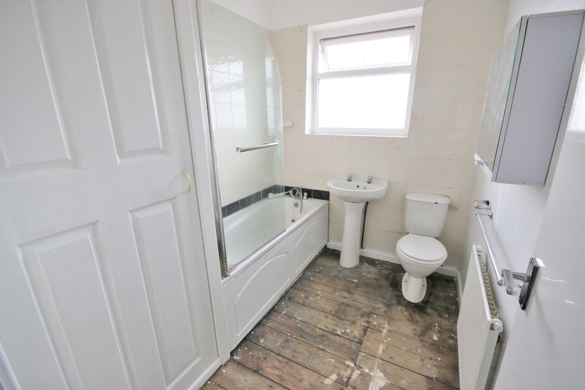2 bedroom mid terraced house Let Agreed in Wigan - Photograph 9.