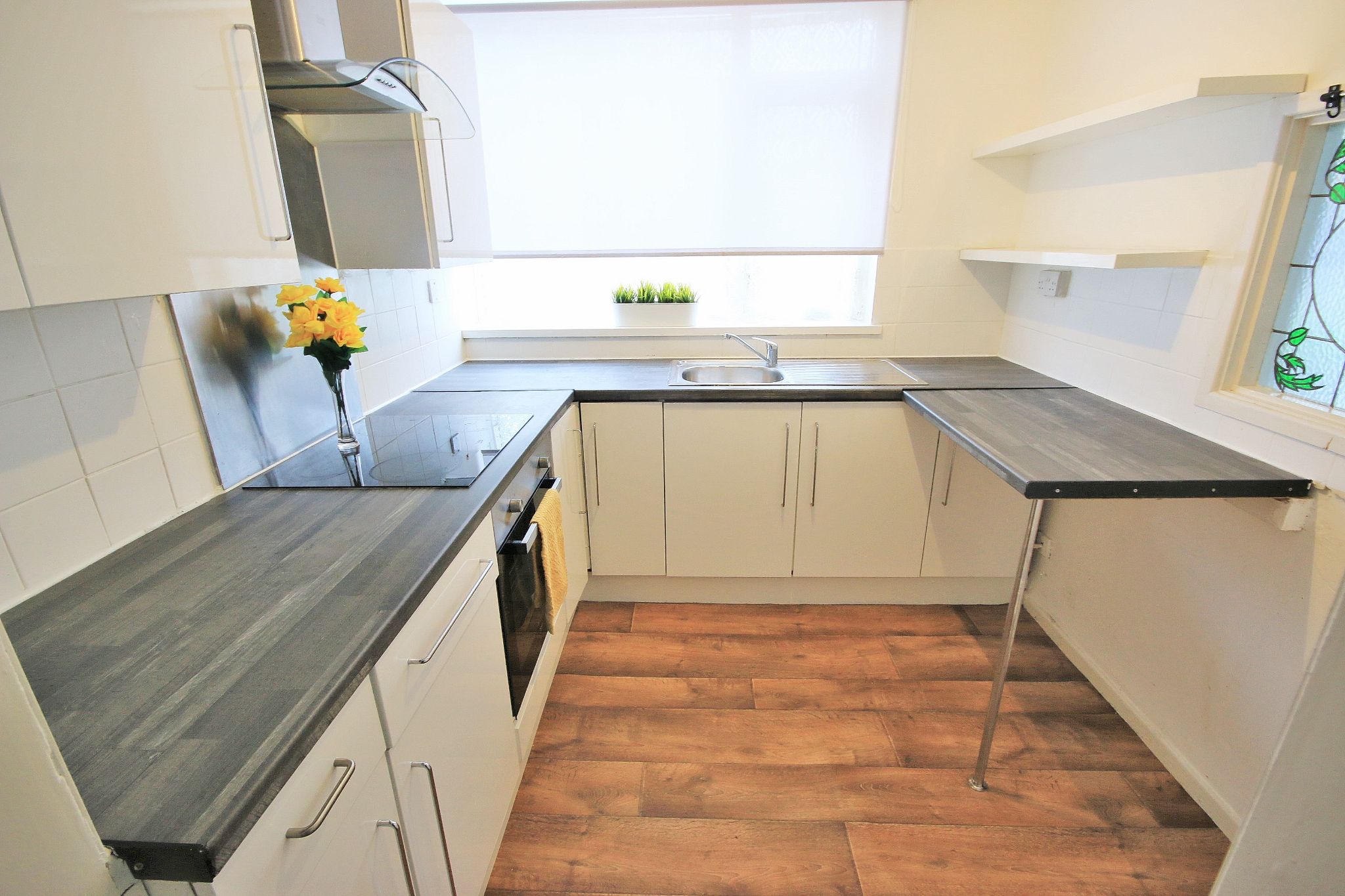 3 bedroom flat flat/apartment Let in Wigan - Photograph 7.