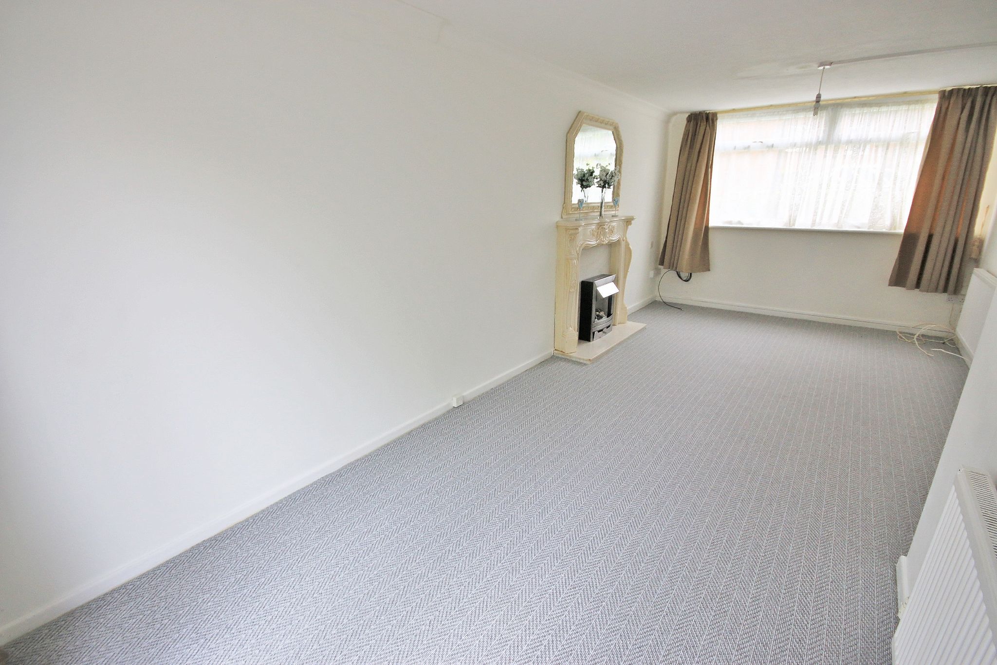 3 bedroom flat flat/apartment Let in Wigan - Photograph 2.