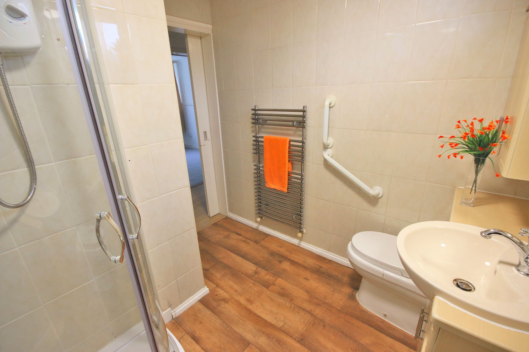 3 bedroom flat flat/apartment Let in Wigan - Photograph 19.