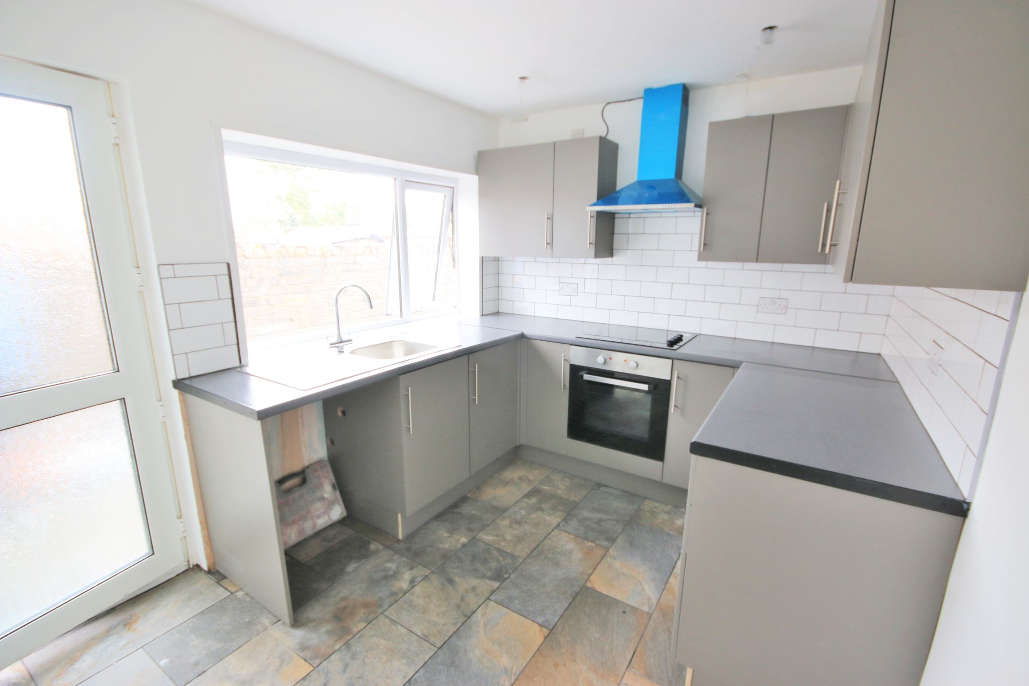 2 bedroom end terraced house Let in Wigan - Photograph 6.