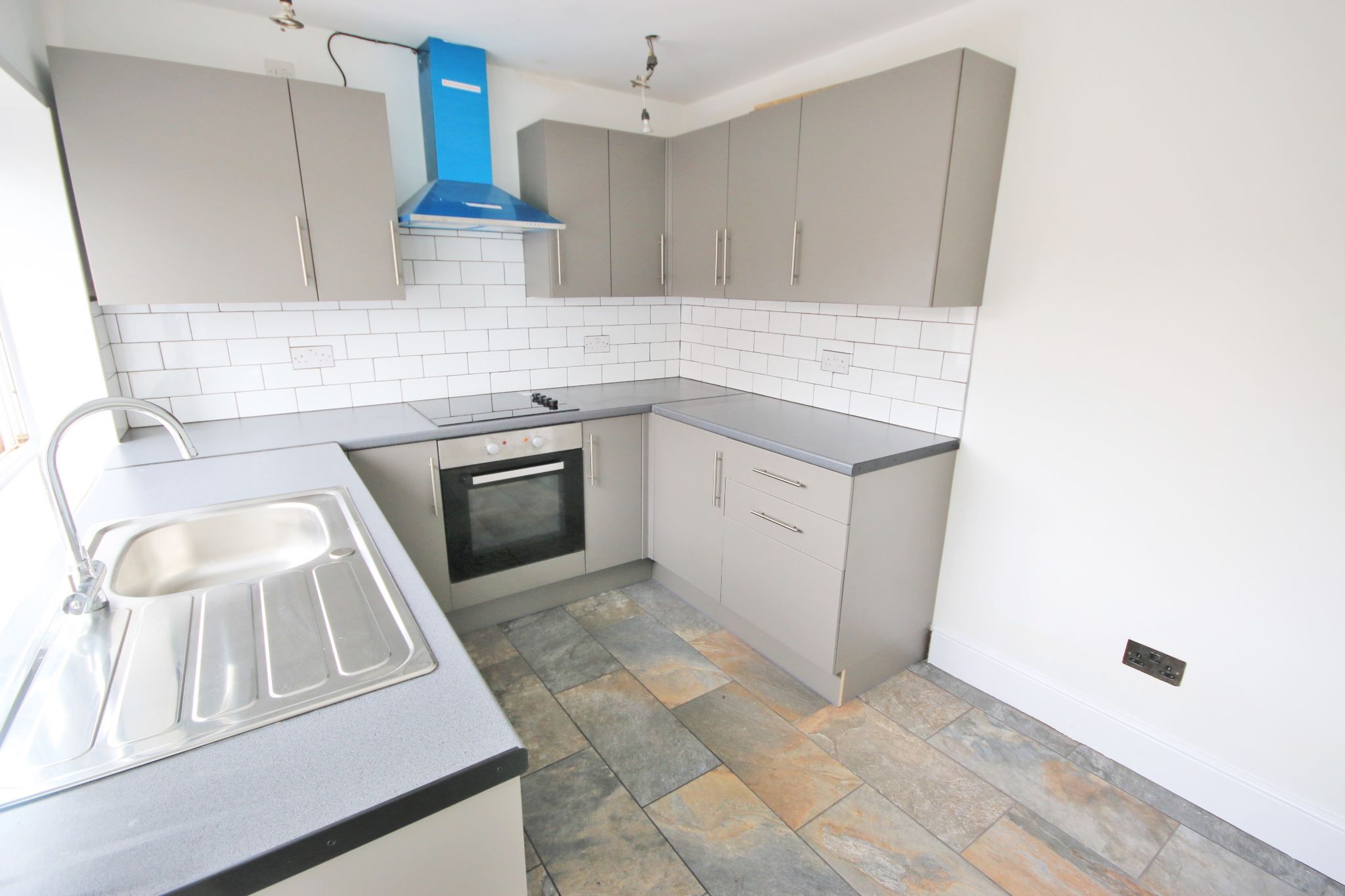2 bedroom end terraced house Let in Wigan - Photograph 7.