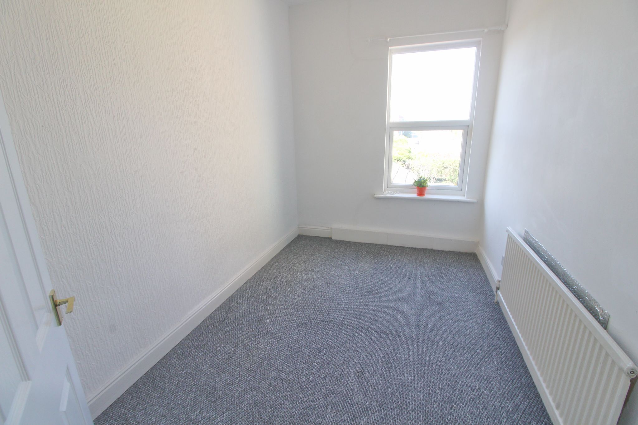 2 bedroom mid terraced house Let in Wigan - Photograph 8.