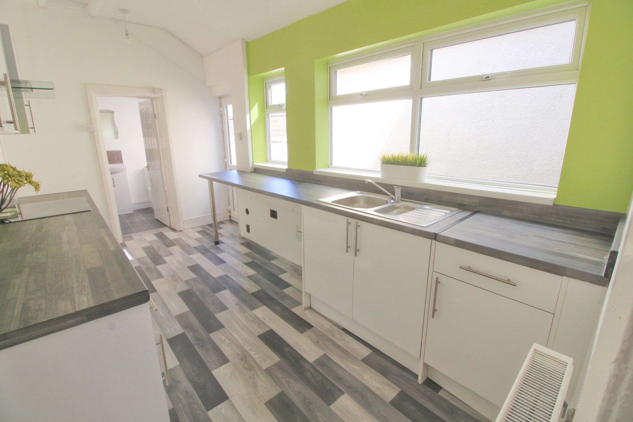 2 bedroom mid terraced house Let in Wigan - Photograph 12.