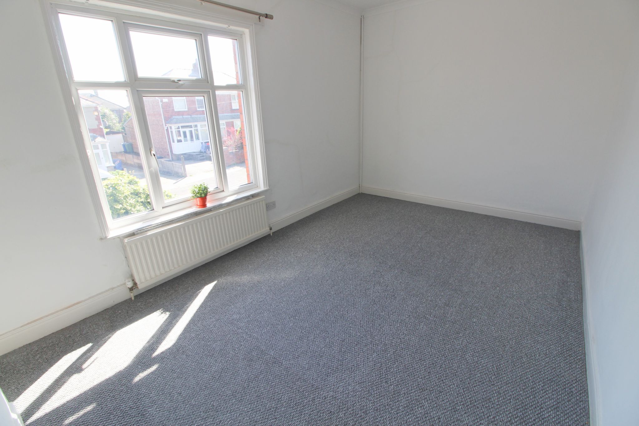 2 bedroom mid terraced house Let in Wigan - Photograph 6.