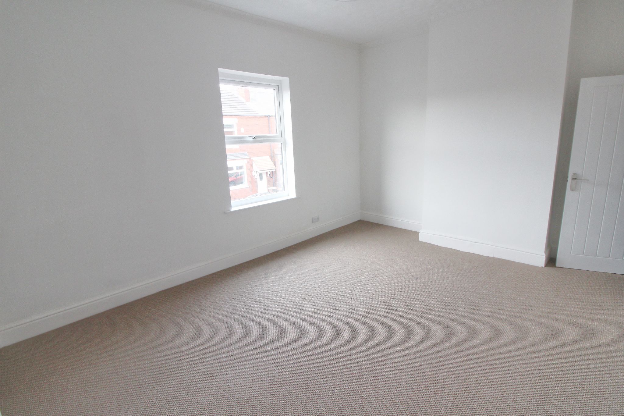 2 bedroom mid terraced house Let in Wigan - Photograph 10.