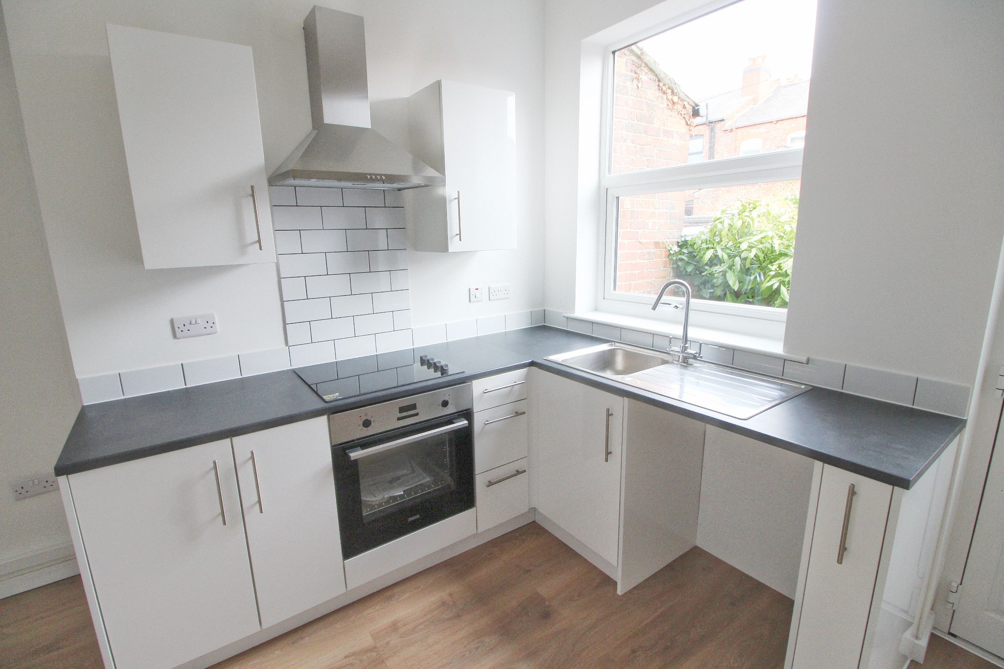 2 bedroom mid terraced house Let in Wigan - Photograph 6.